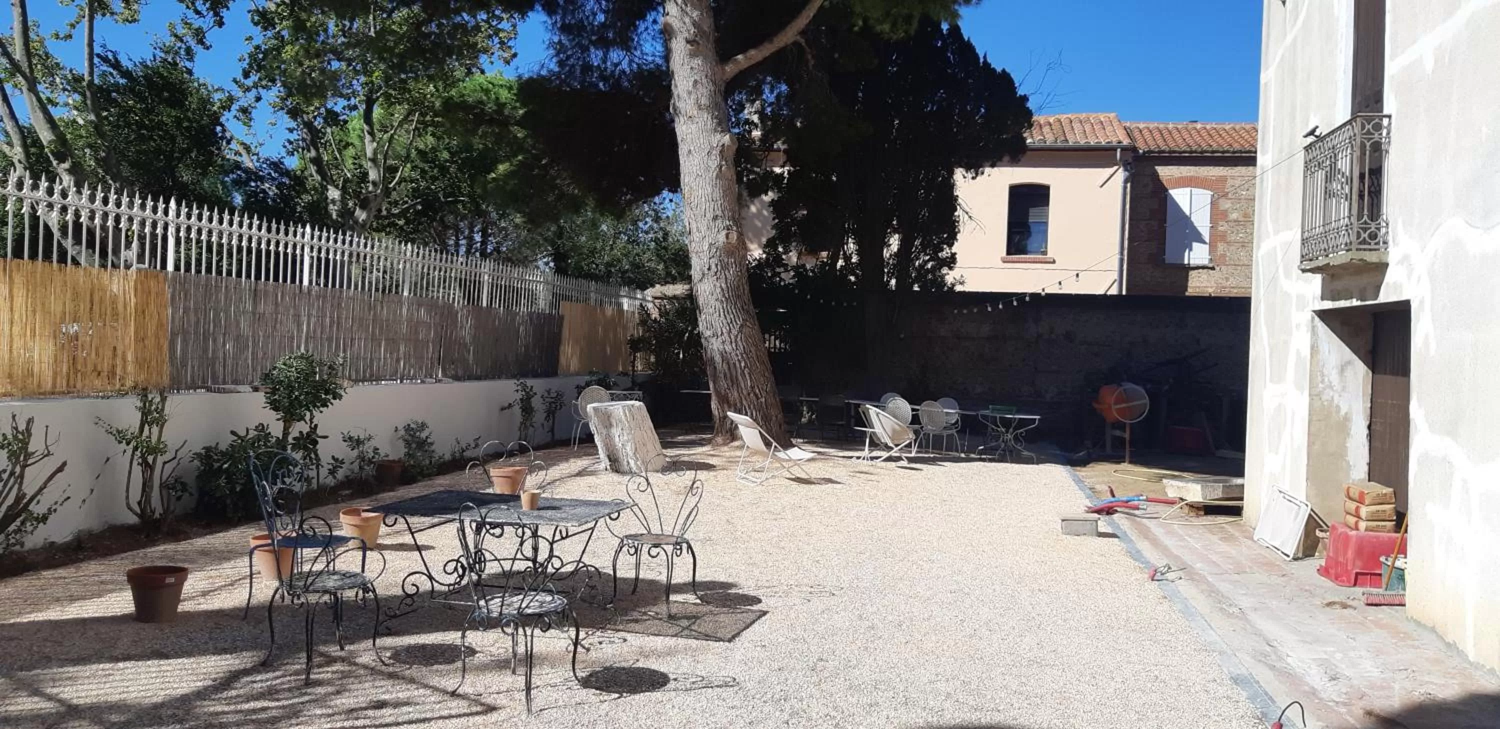 Patio in Mas Palegry côté terrasse