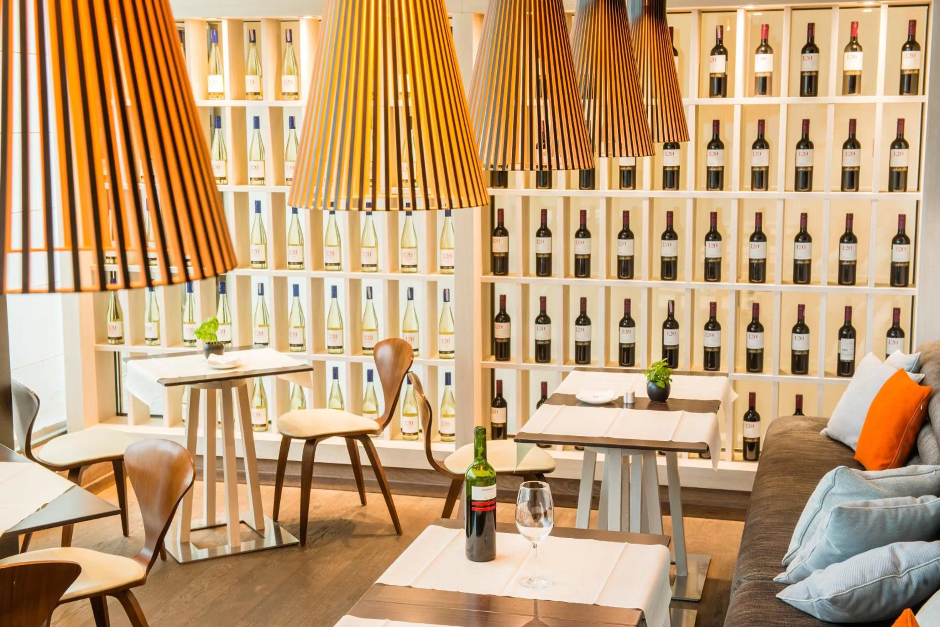 Restaurant/places to eat in Holiday Inn Vilnius by IHG