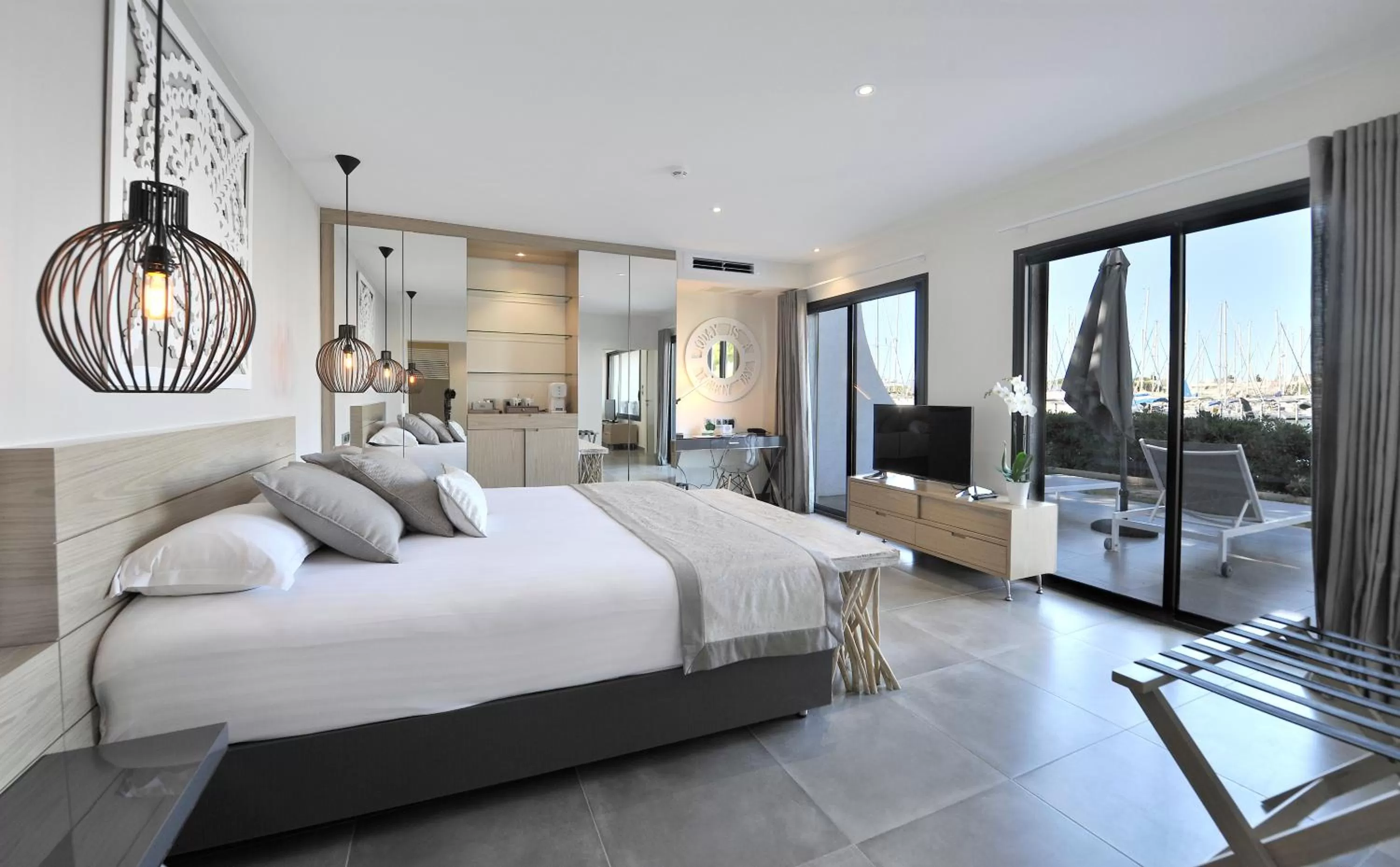 Shower, Bed in Le Spinaker