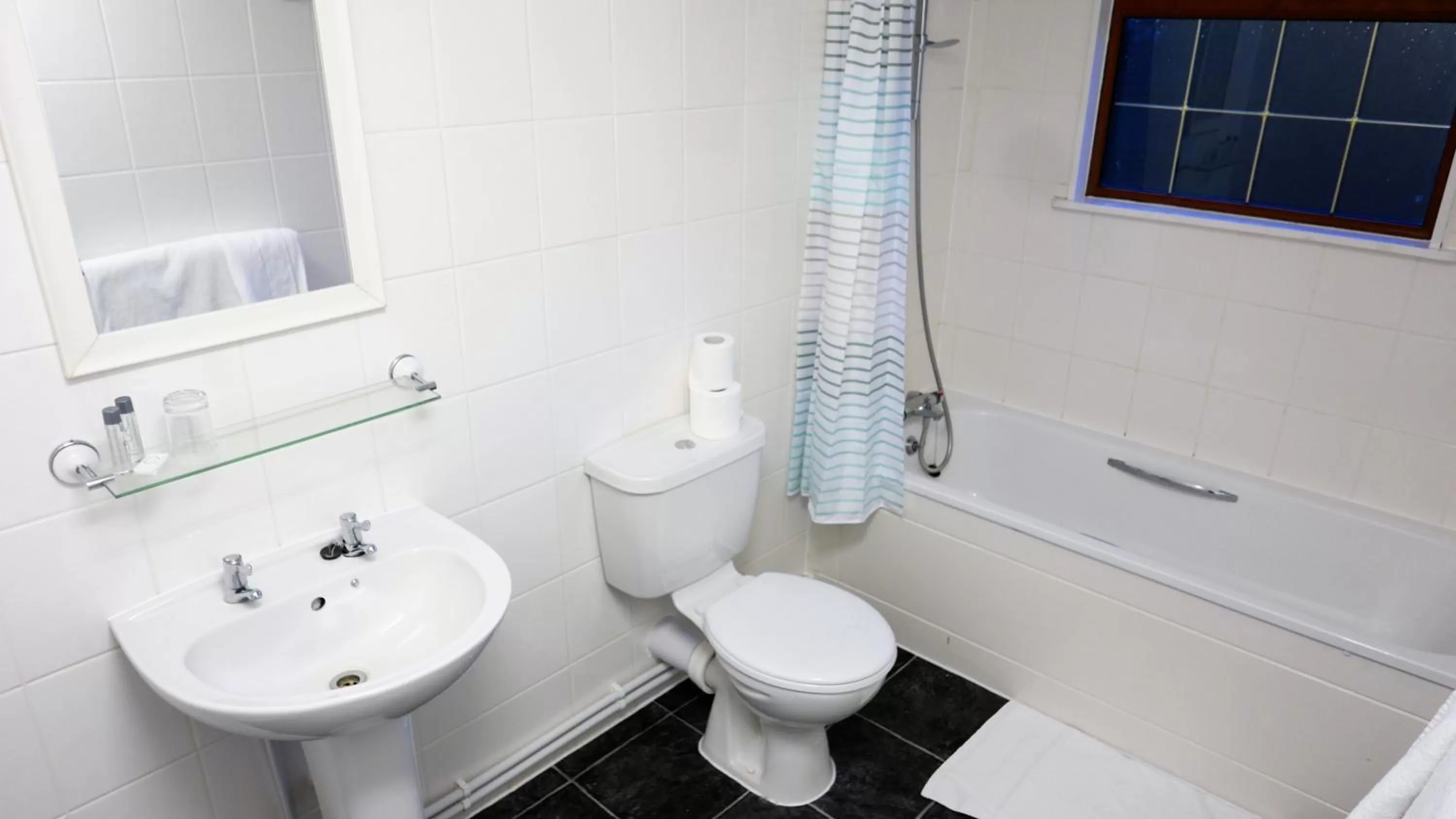 Shower in Warrens Village Motel and Self Catering