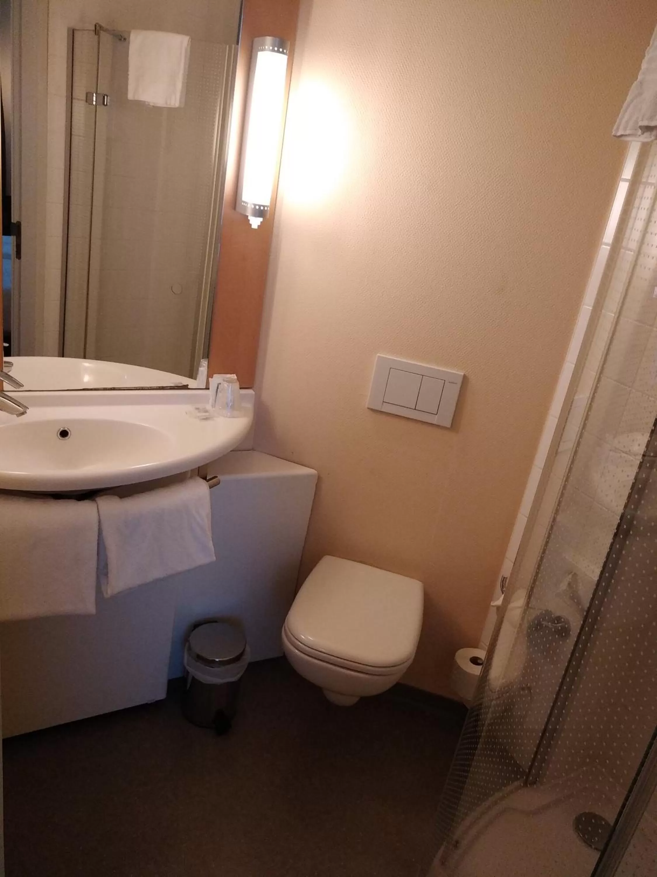 Bathroom in ibis Heverlee Leuven