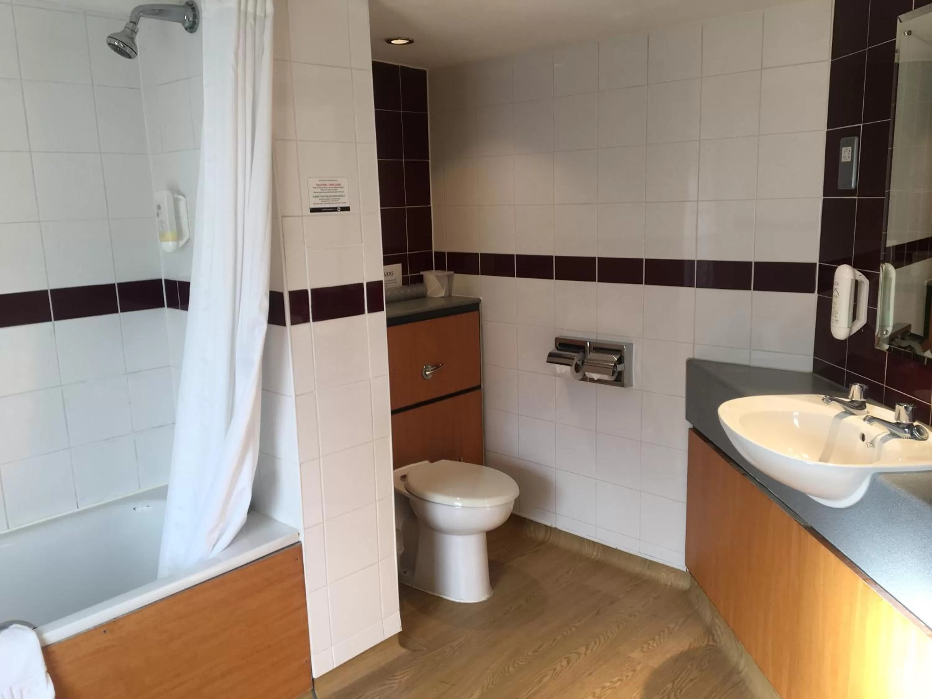 Shower, Bathroom in The Catherine Wheel Wetherspoon Hotel