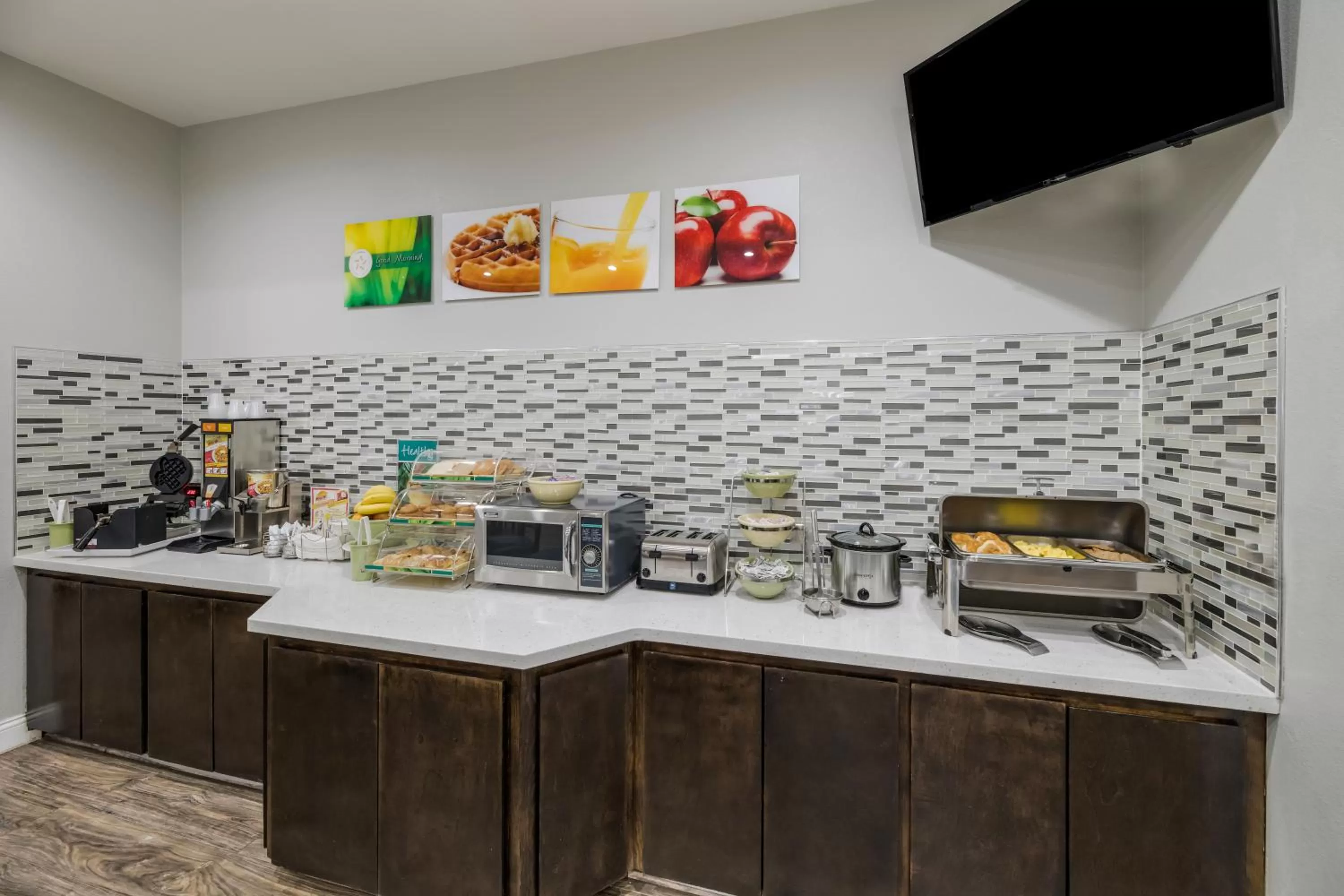 Buffet breakfast in Quality Inn Sonora TX