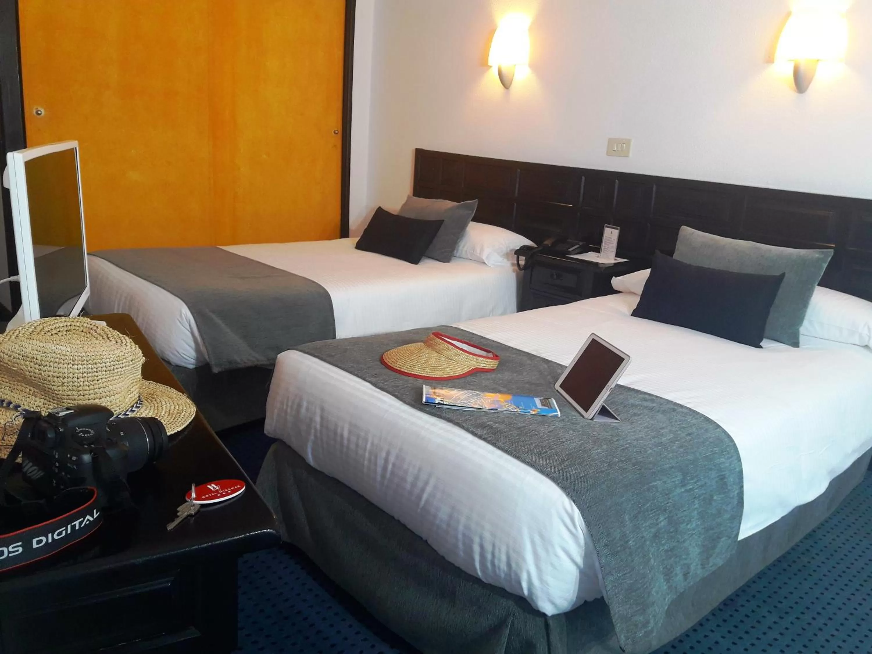 Photo of the whole room, Bed in Hotel Miramar