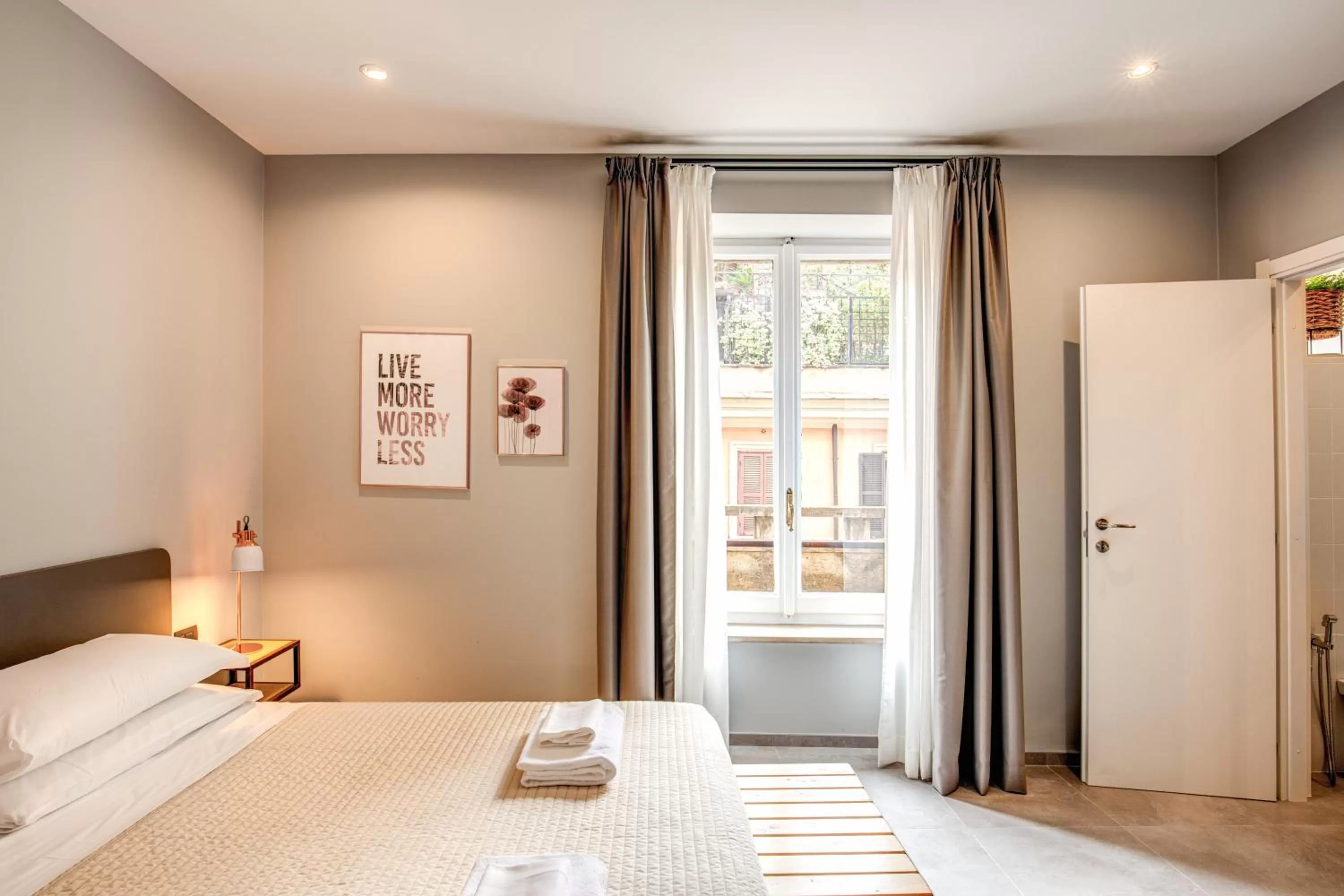 Bedroom, Bed in Hotel King