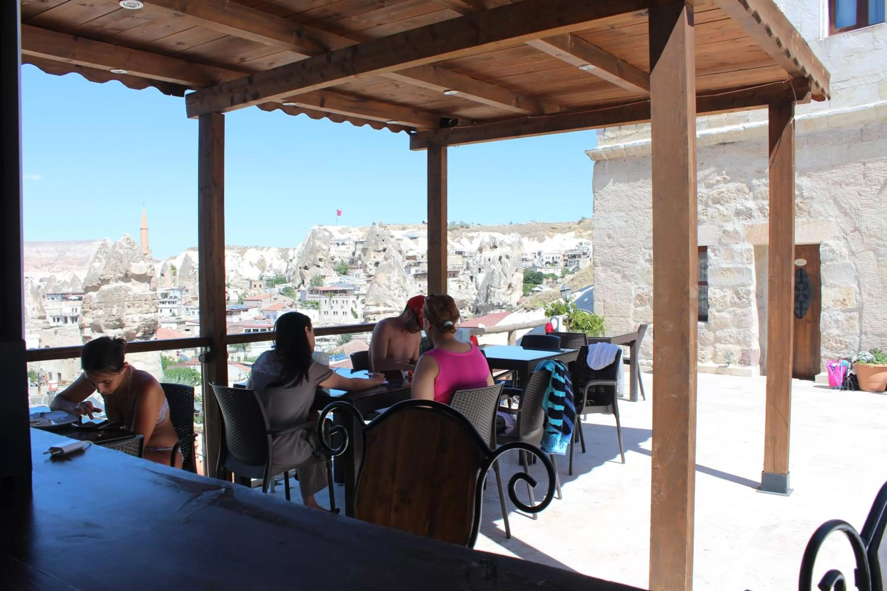 Restaurant/places to eat in Shoestring Cave House