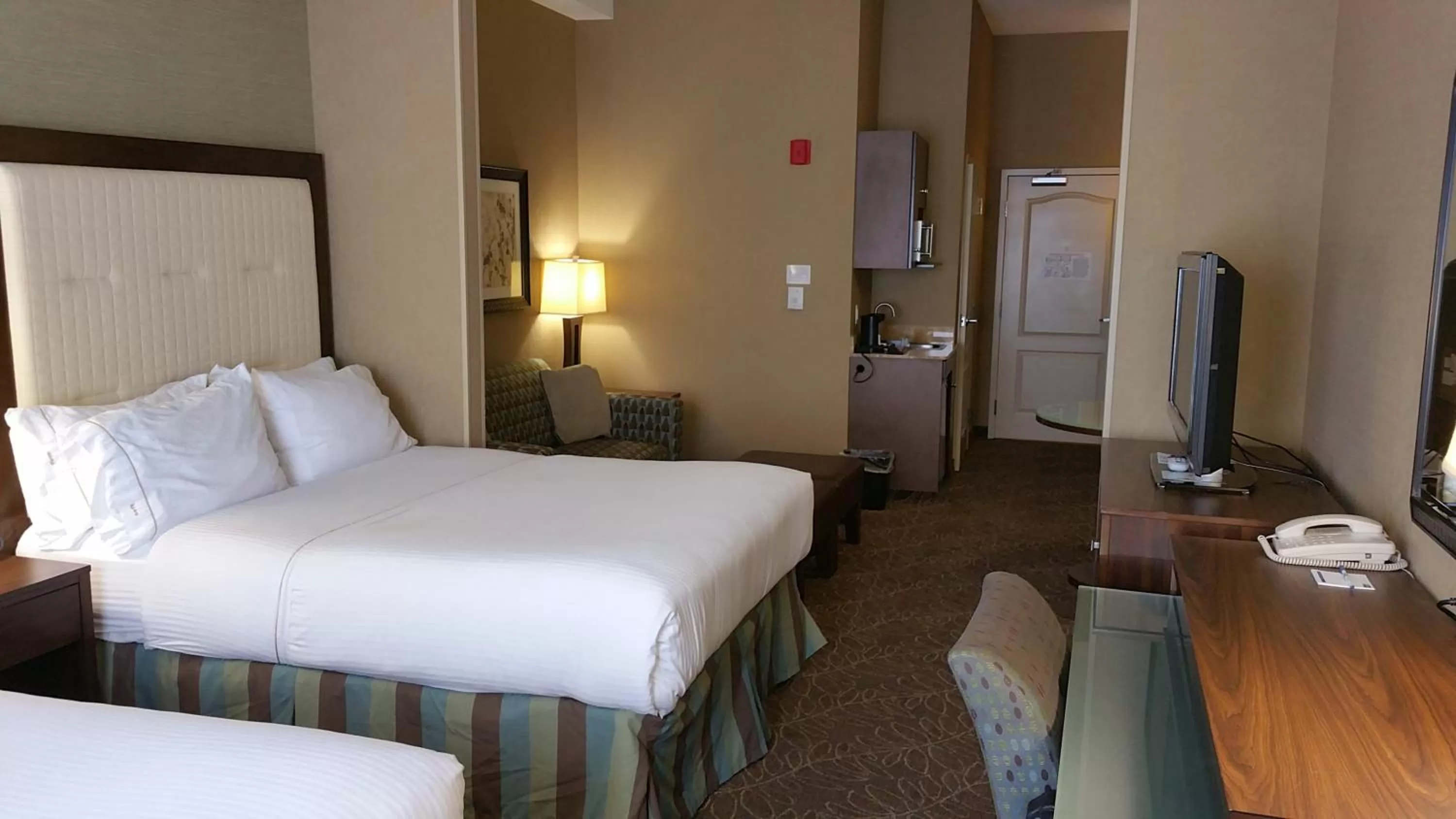 Photo of the whole room, Bed in Holiday Inn Express & Suites Logan by IHG