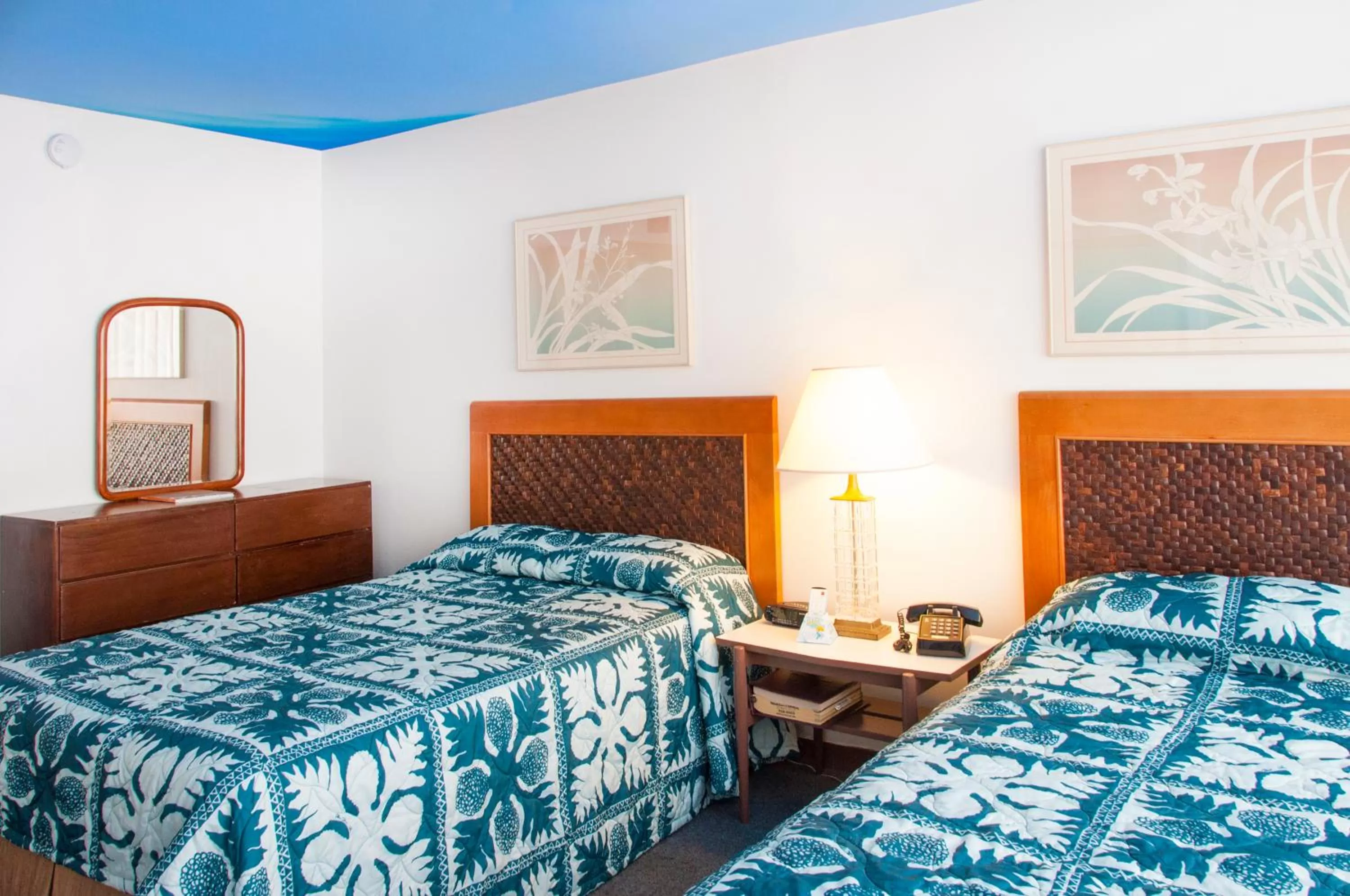 Bed in Holiday Surf Hotel (with full kitchen)