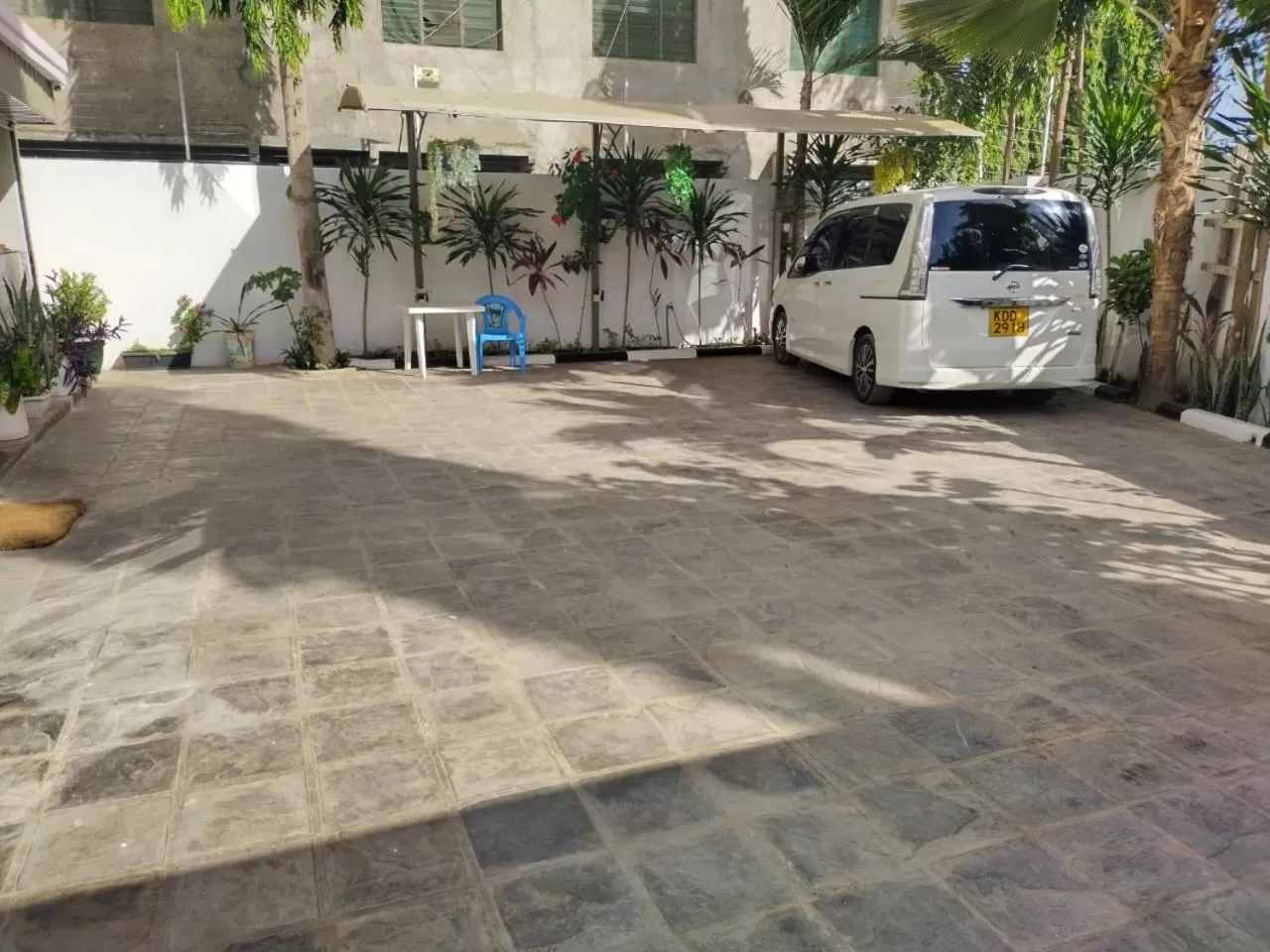 Parking in 6 Park Retreat