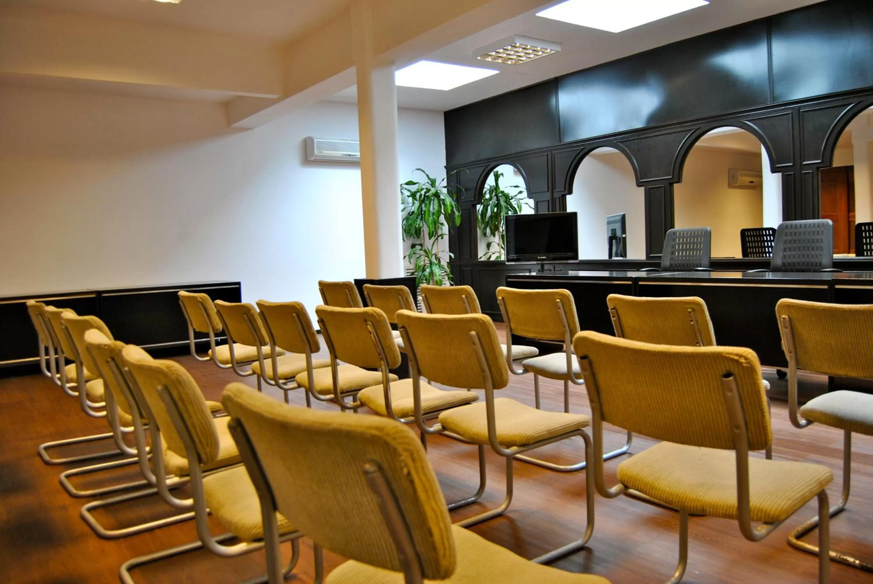 Business facilities in Hotel Iberia