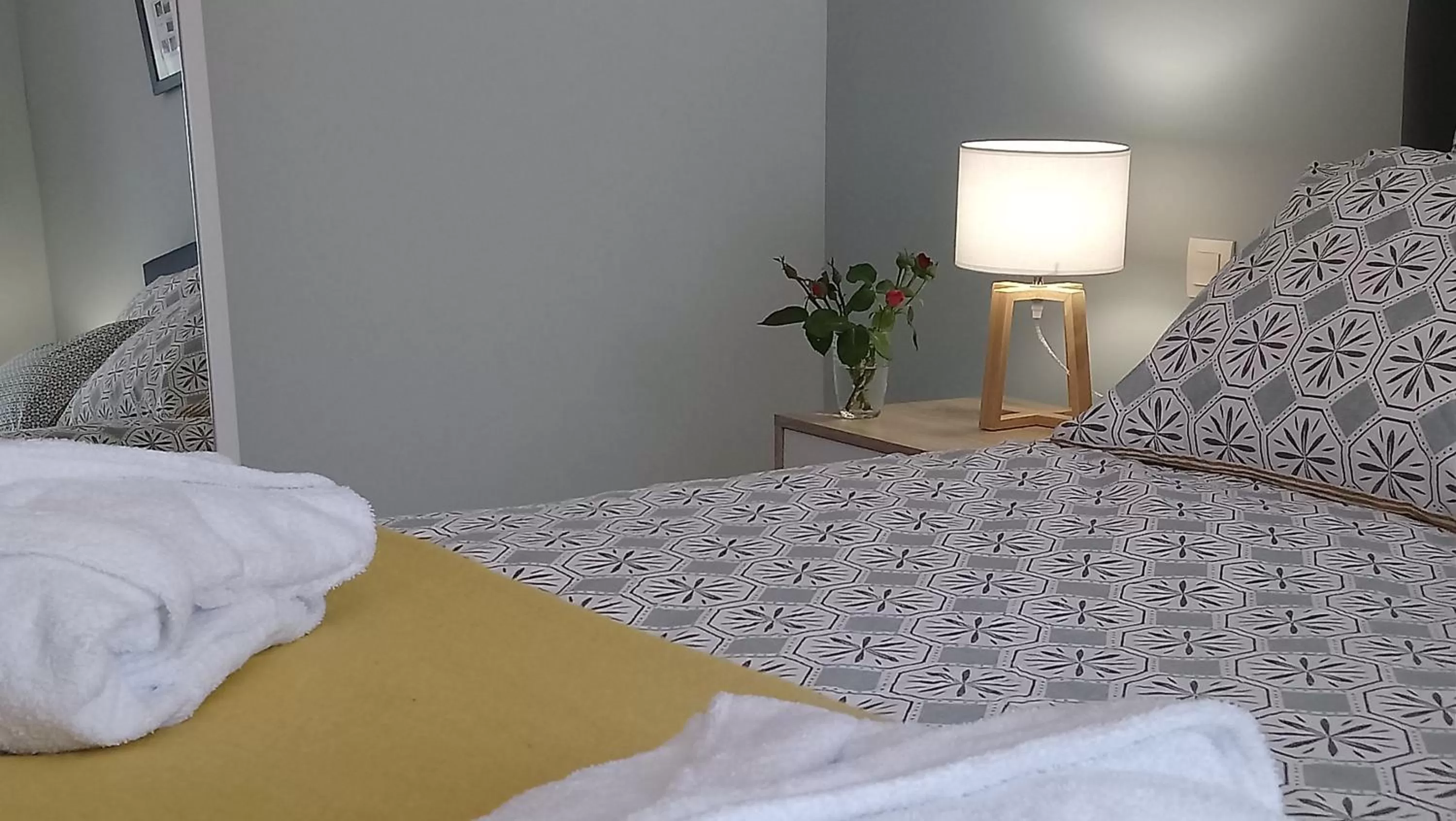 Decorative detail, Bed in Fleurs de Cosmos