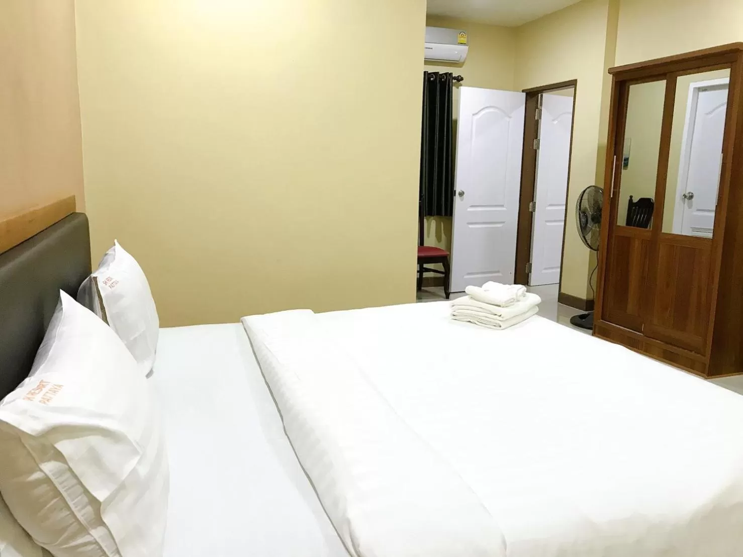 Photo of the whole room, Bed in SK Resort Pattaya