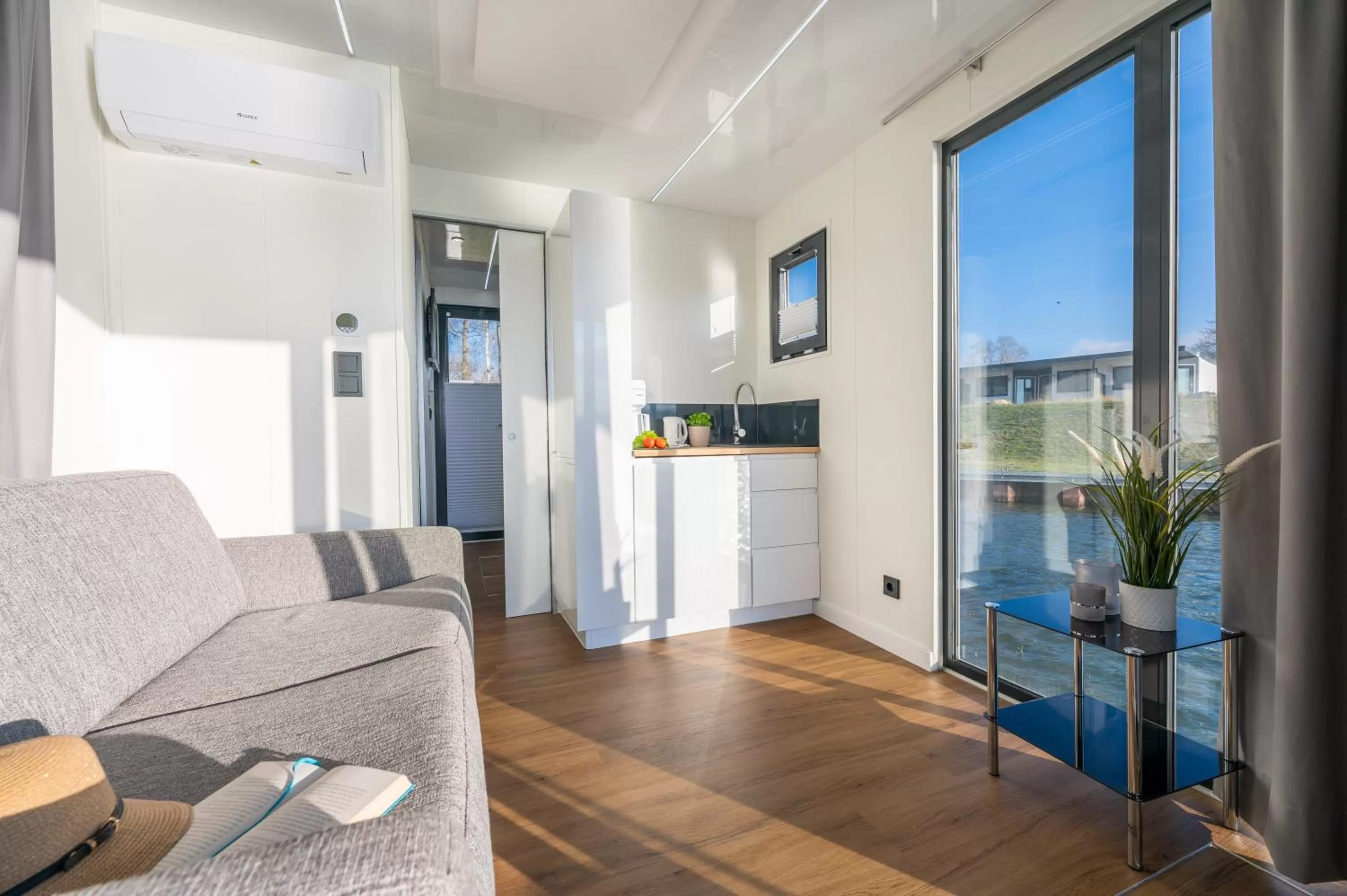 Photo of the whole room in Marina Martinshafen