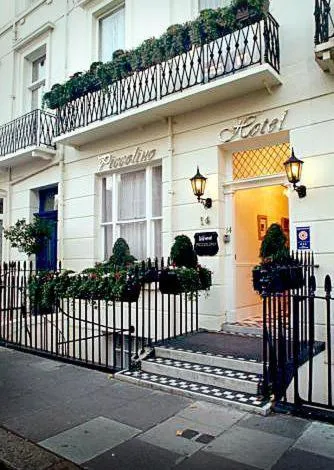 Facade/entrance in Piccolino Hyde Park Hotel