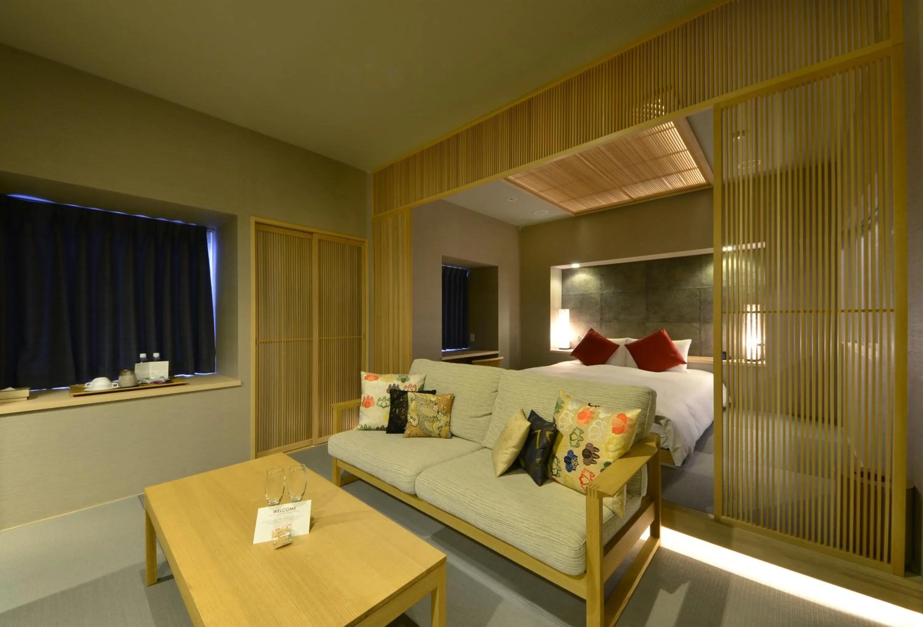 Photo of the whole room, Bed in Roppongi Hotel S