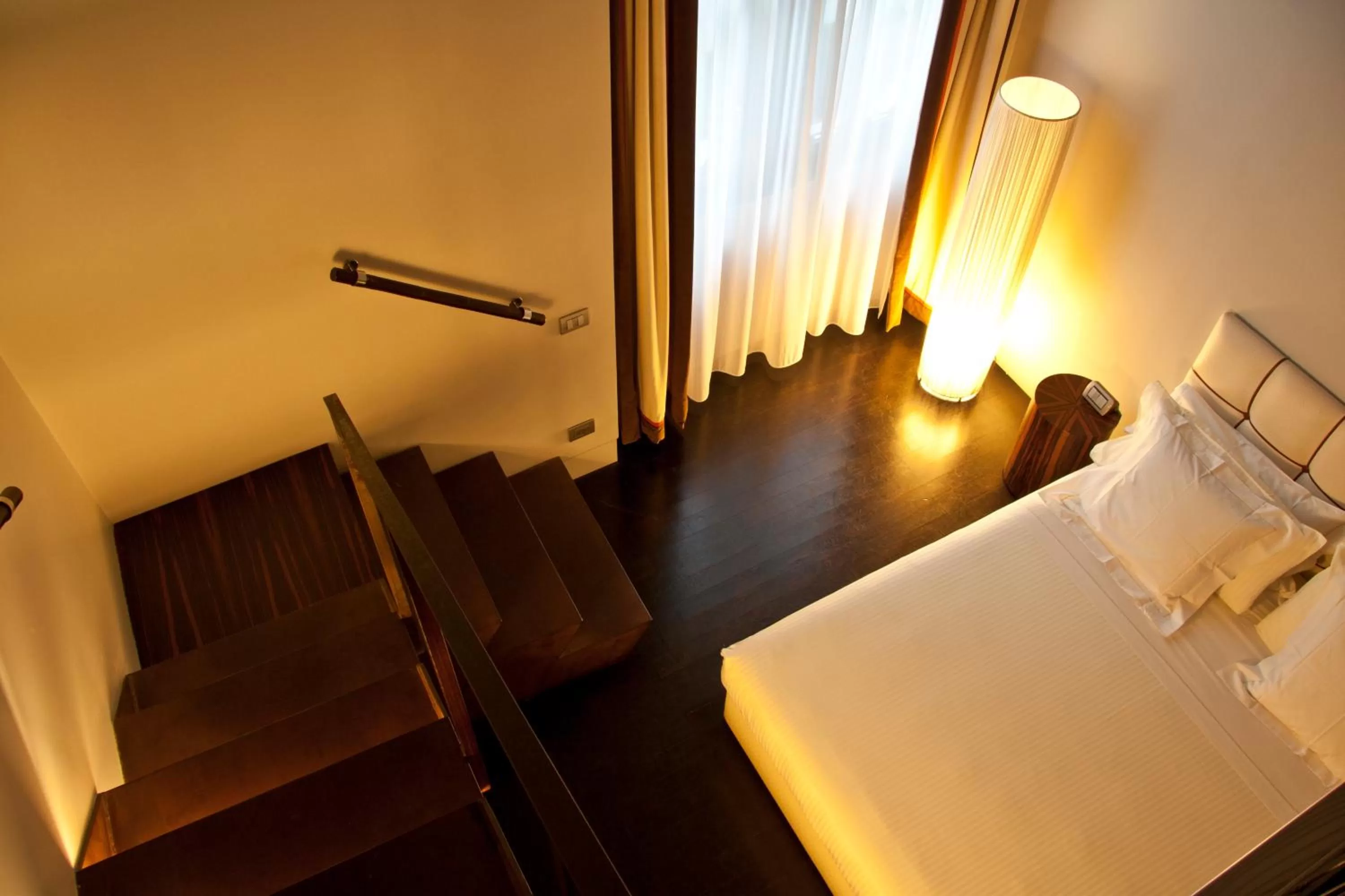 Bedroom, Bed in Sina The Gray