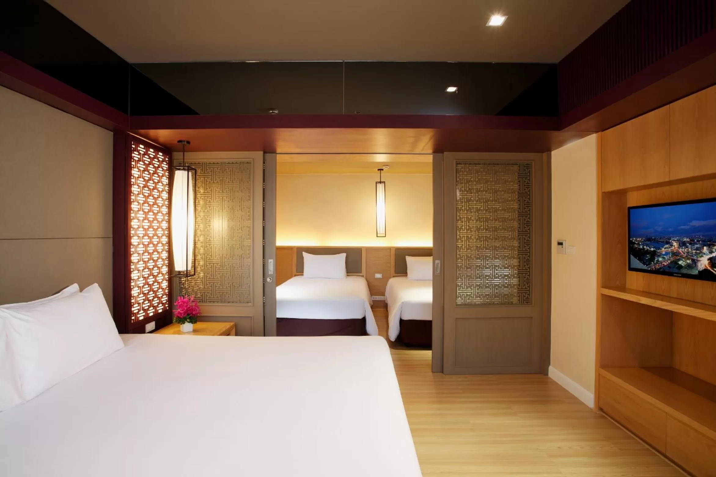 Bed in The Quarter Hualamphong by UHG