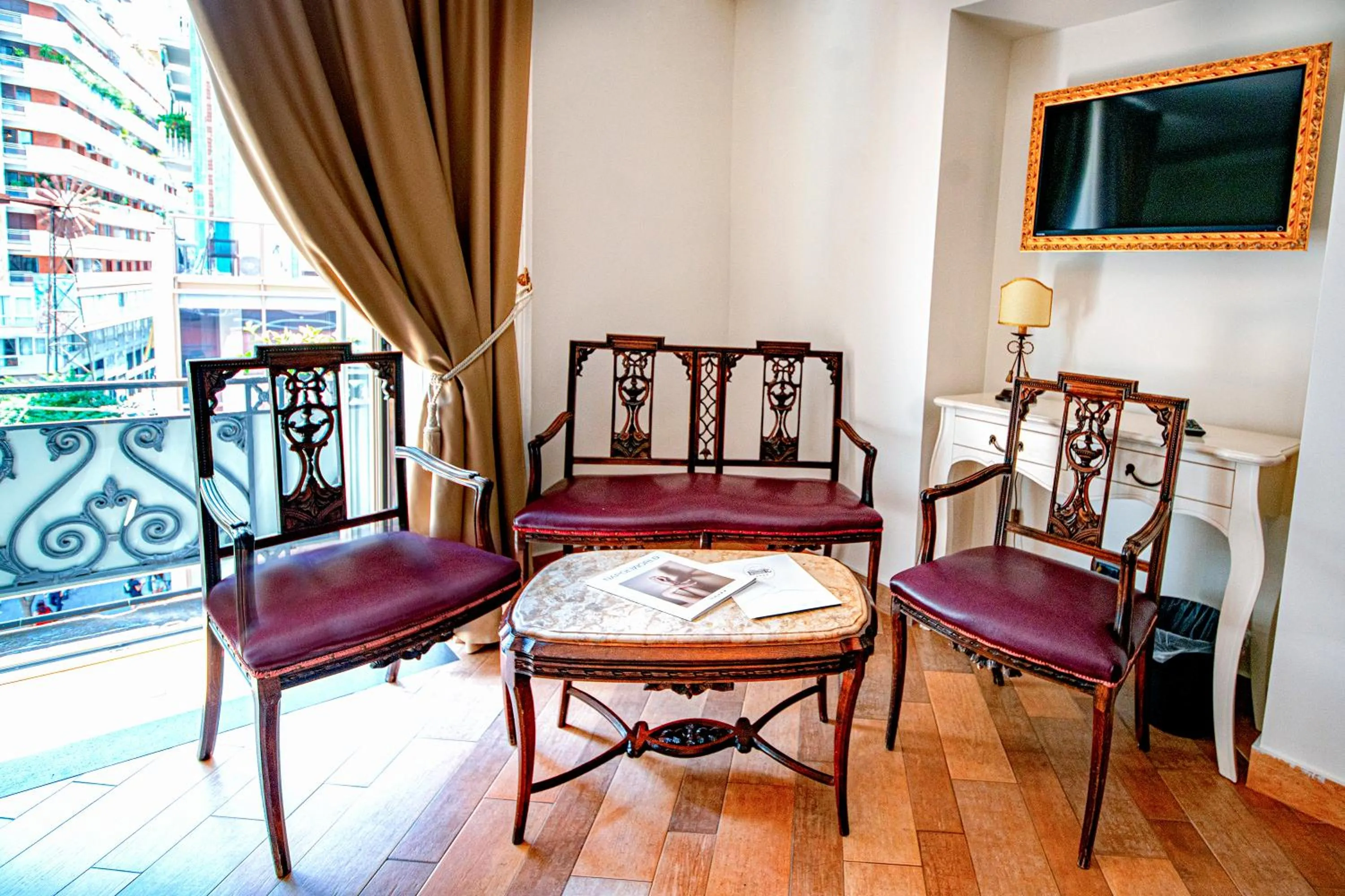 Seating area in Hotel Lanfipe Palace