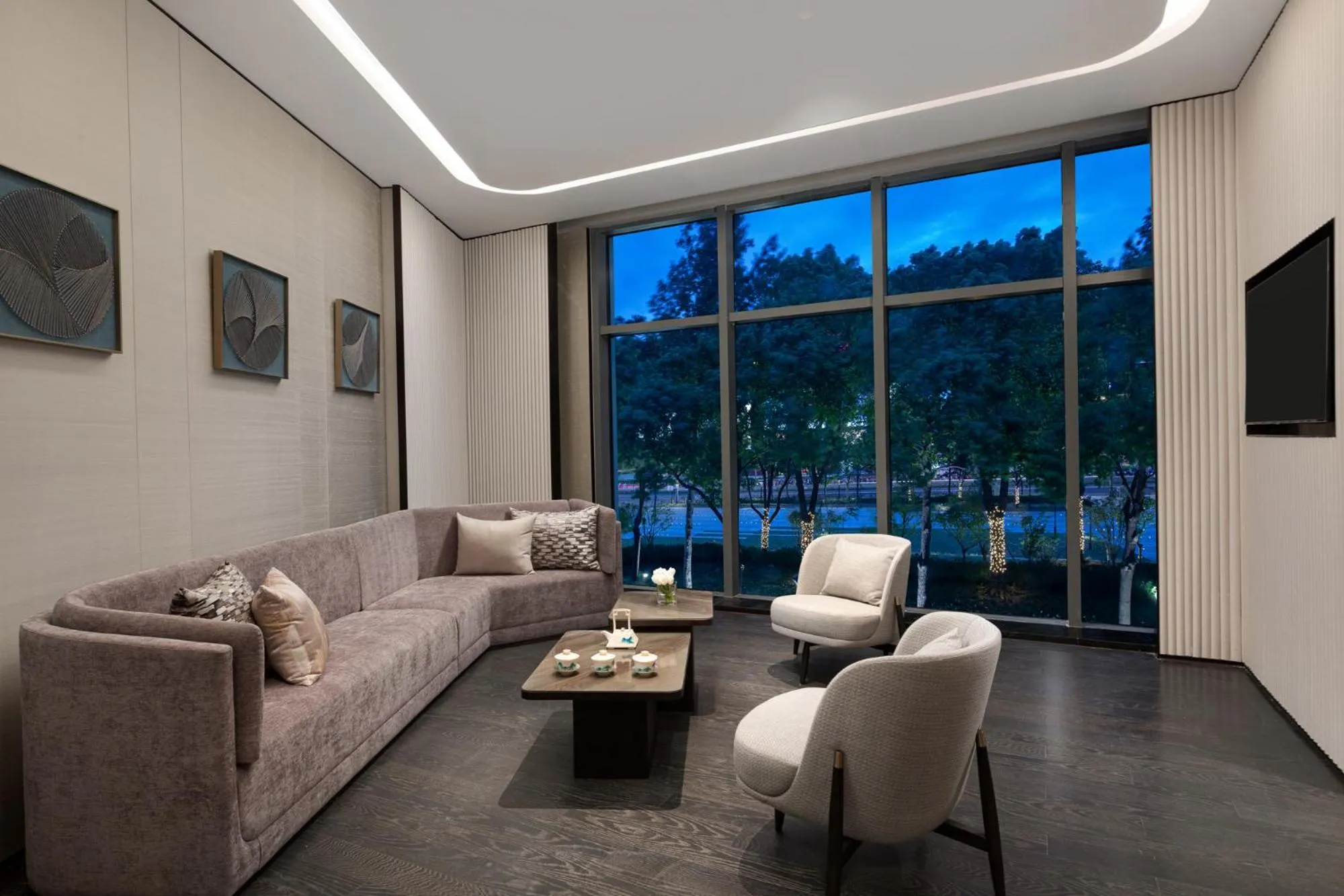 Restaurant/places to eat in HUALUXE Shanghai Changfeng Park by IHG