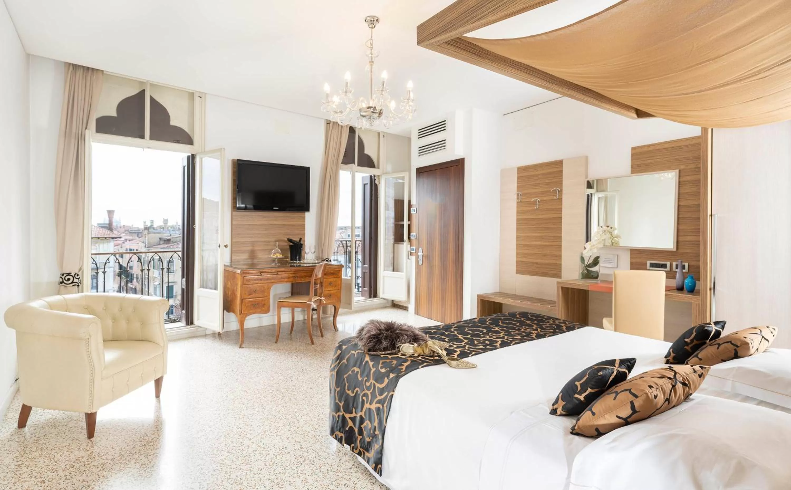 Double Room Exclusive Grand Canal Dependance (30mt from Hotel - No Elevator - 3rd Floor) in UNAHOTELS Ala Venezia-Adults 16