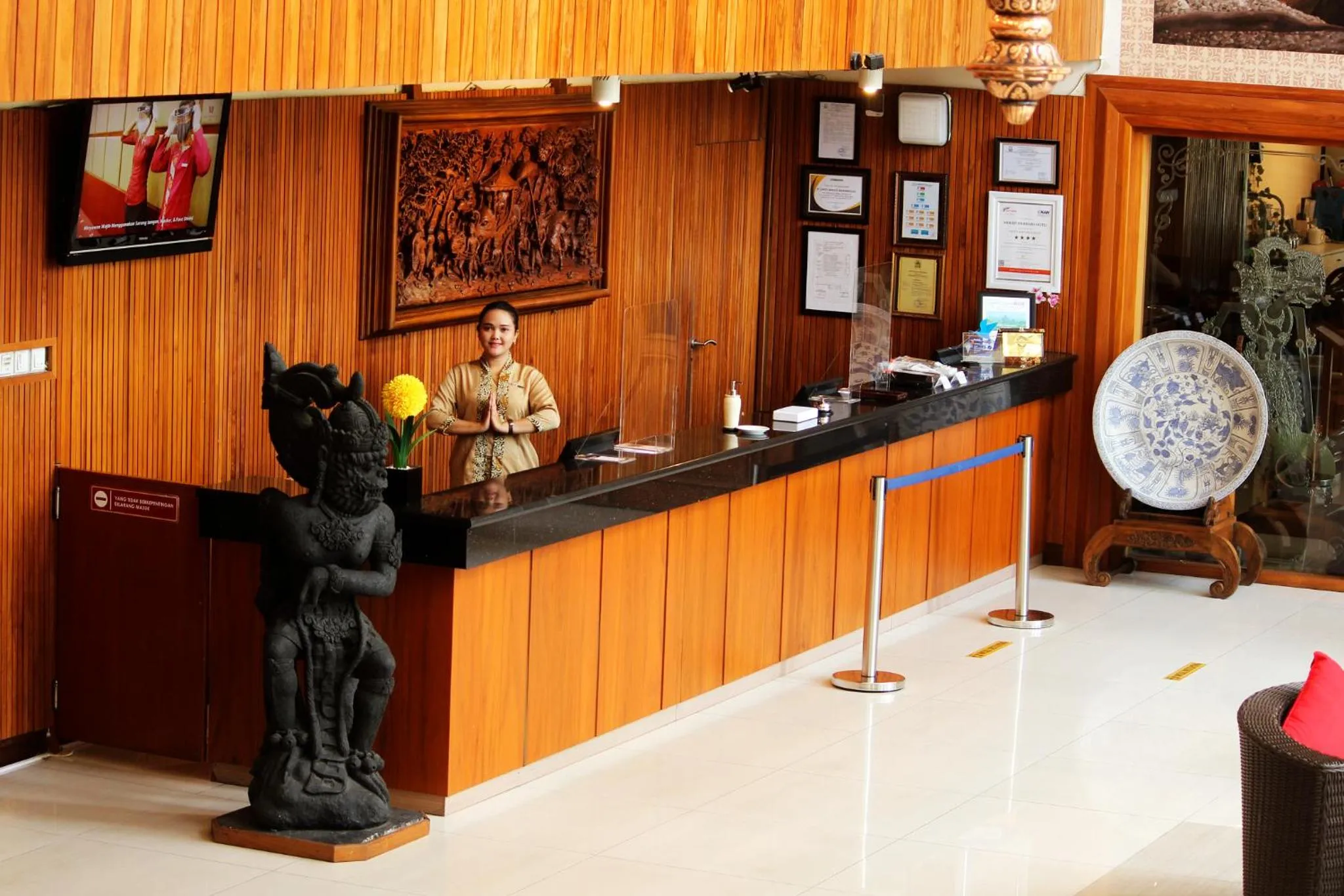 Lobby or reception in Merapi Merbabu Hotel Yogyakarta Powered by Archipelago