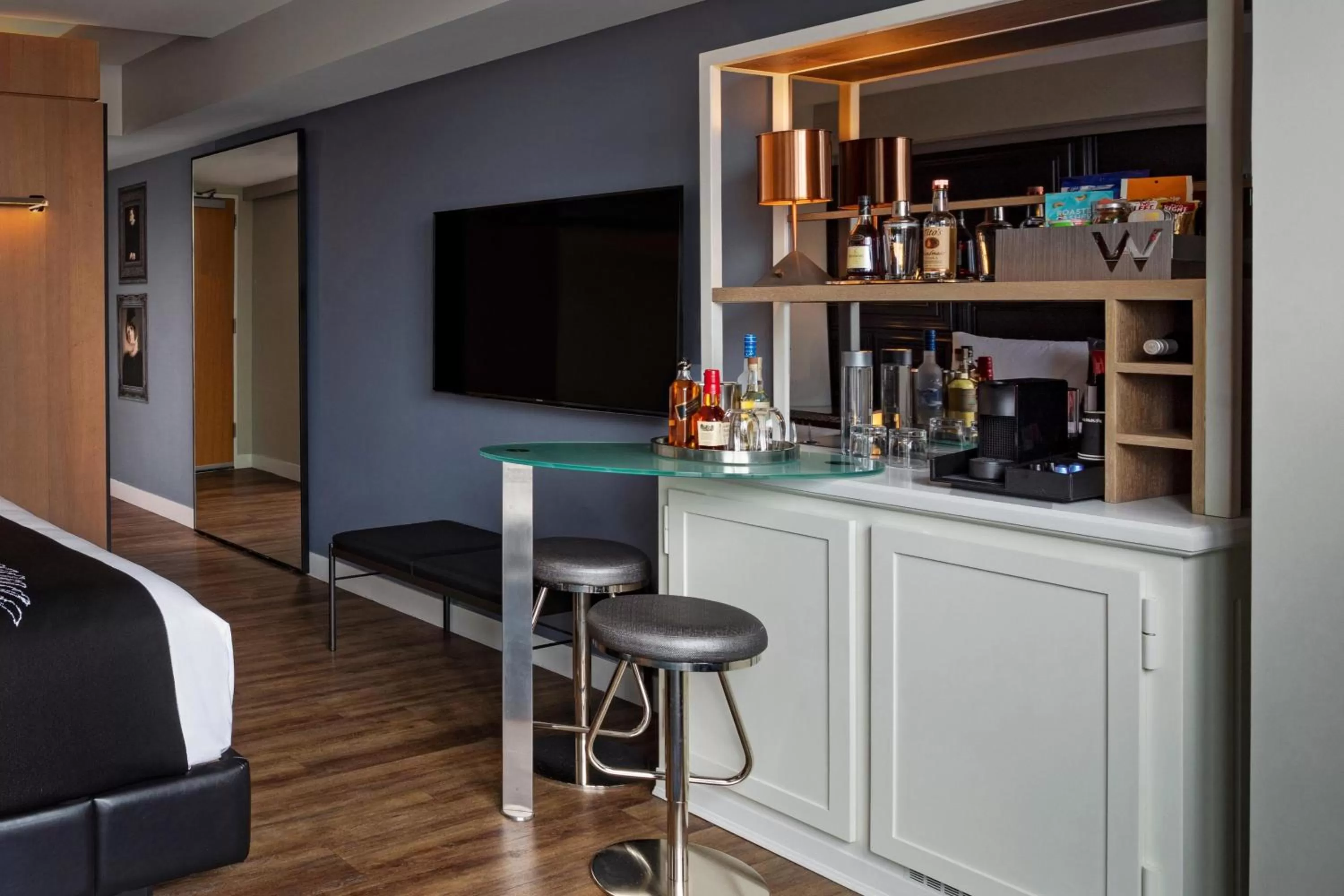 Photo of the whole room in W Boston