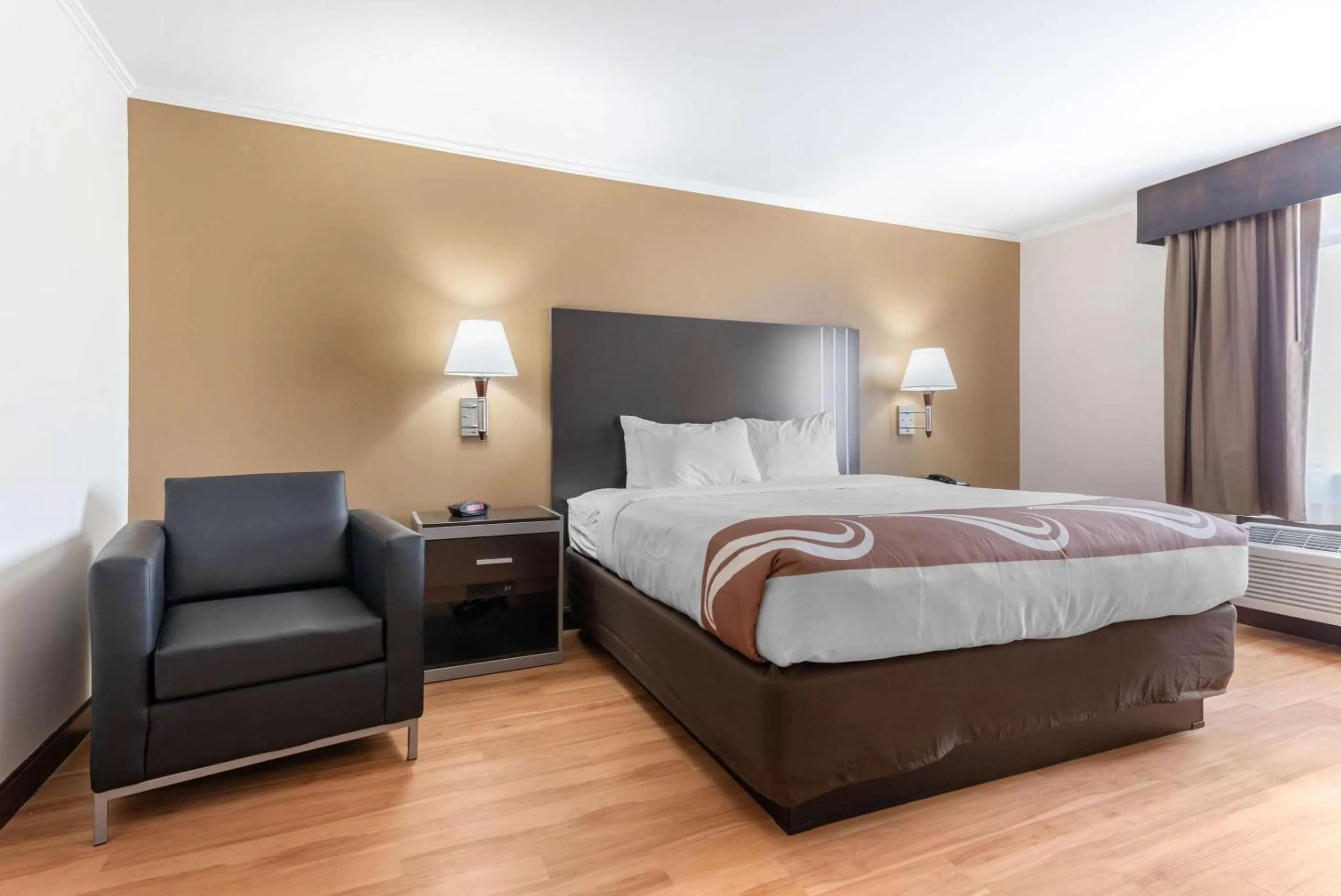 Photo of the whole room, Bed in Quality Inn Fairborn near Wright Patterson AFB