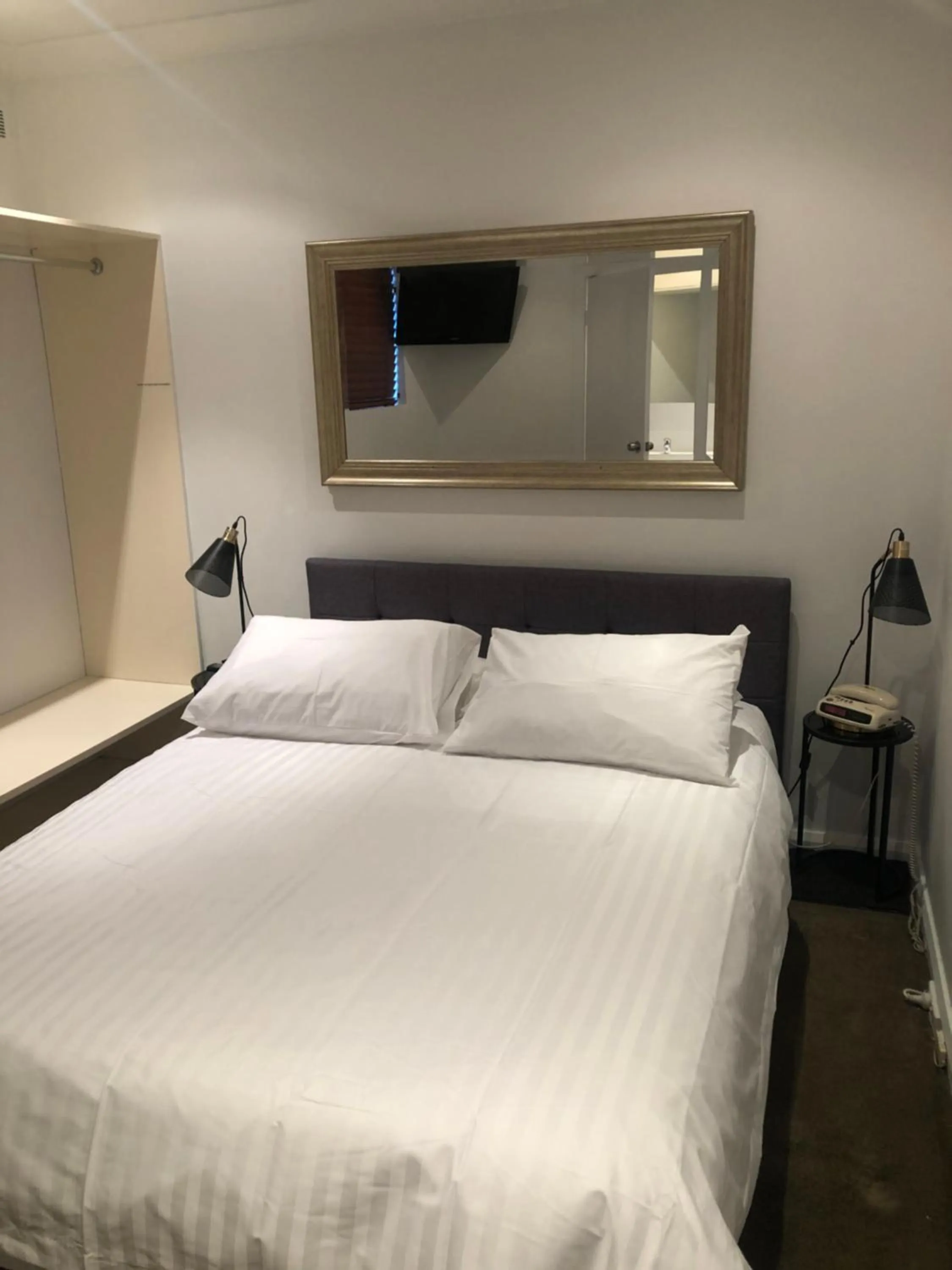 Bedroom, Bed in Hotel 59 Sydney