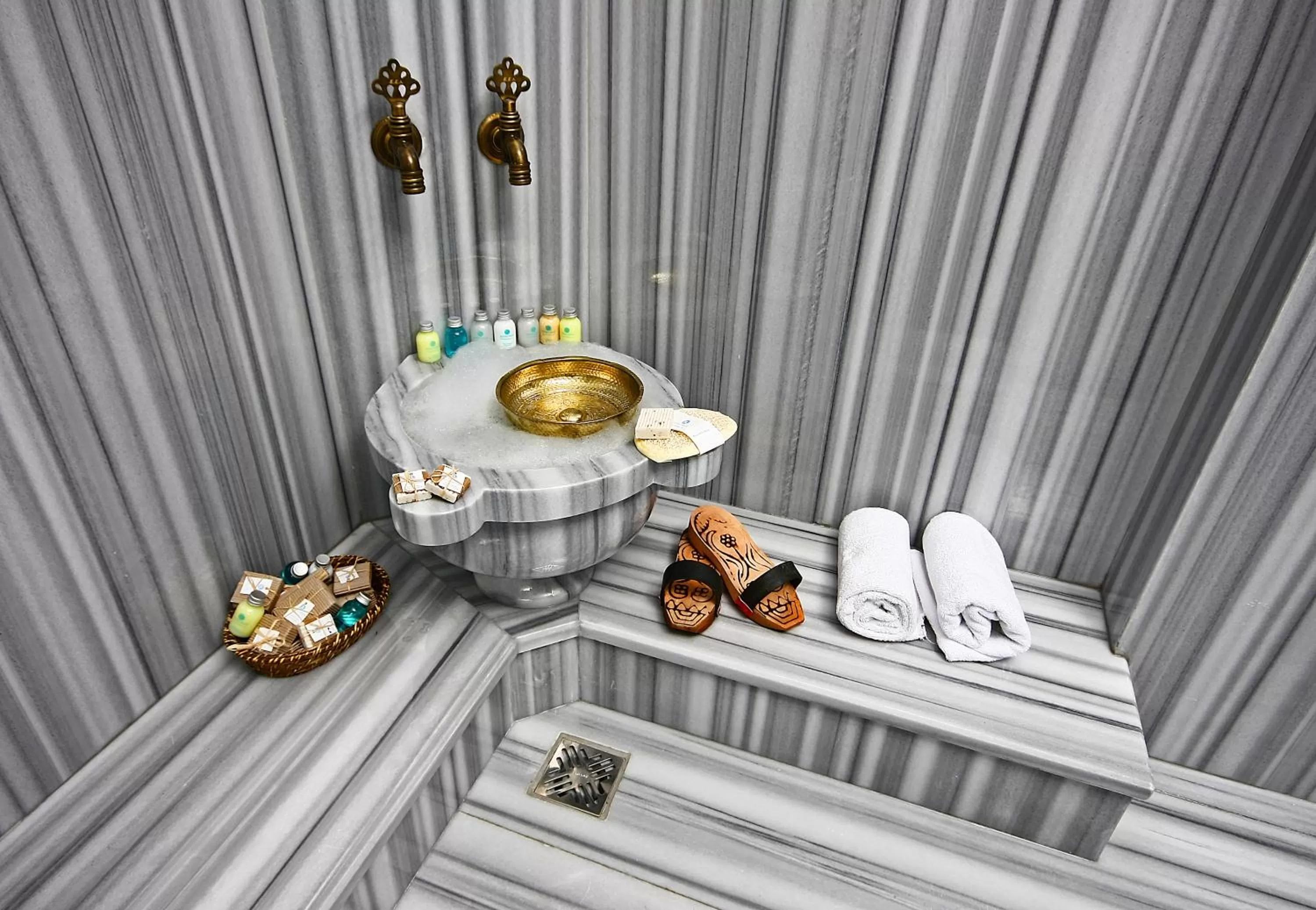 Shower in Hotel Niles Istanbul