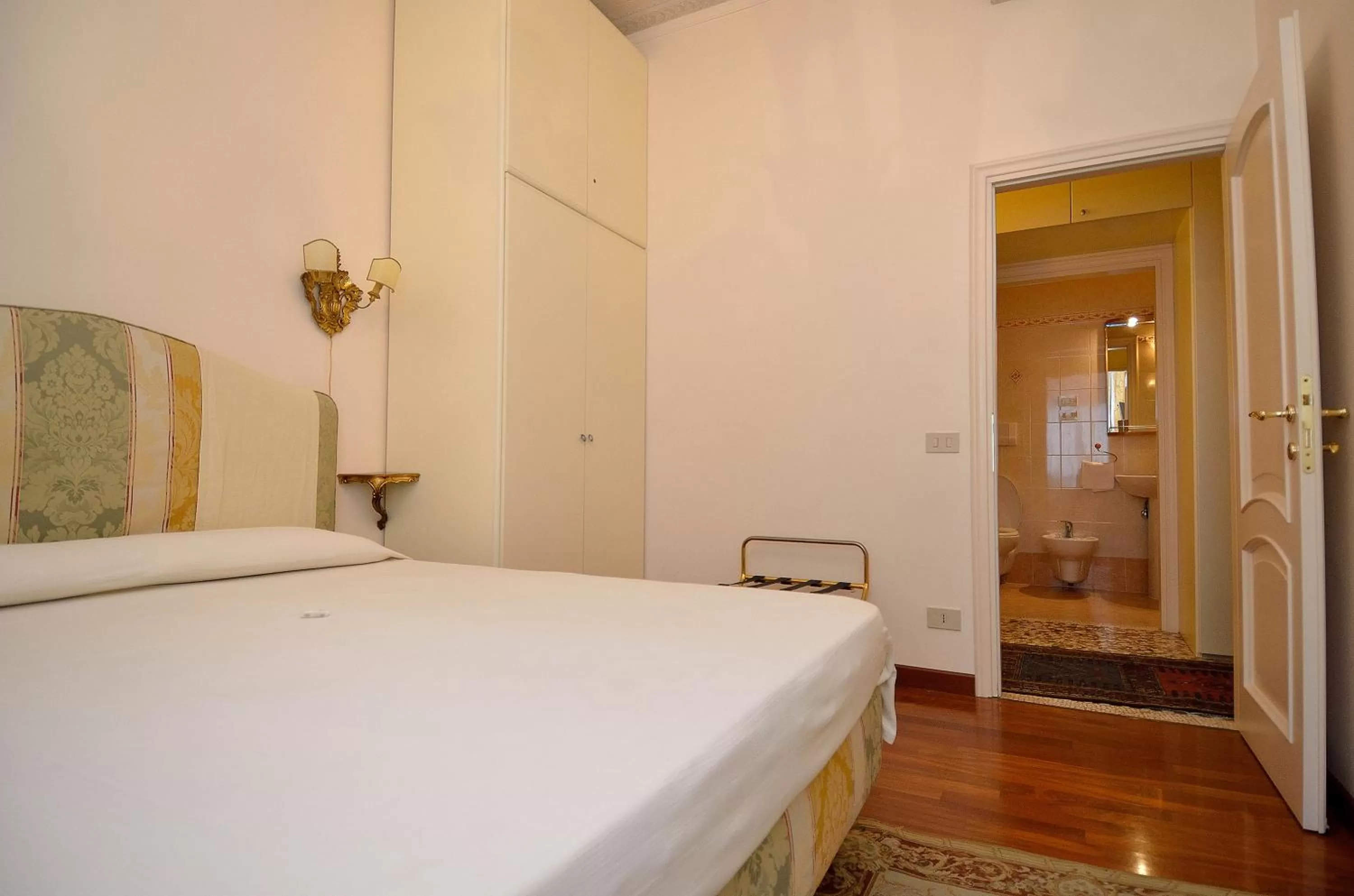 Photo of the whole room, Bed in Cà Del Modena Room only