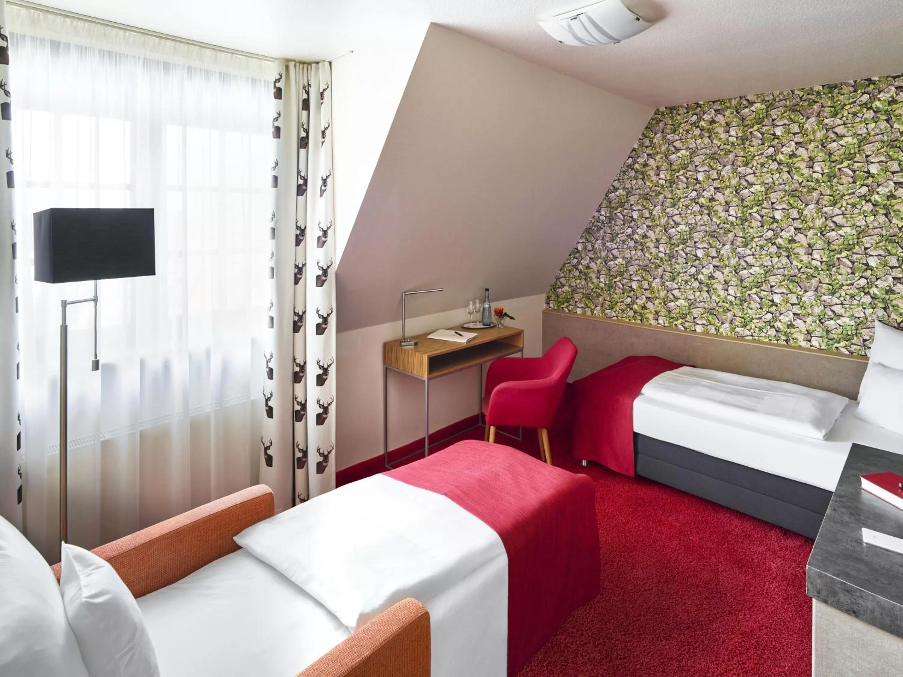 Photo of the whole room, Bed in Hirsch Hotel