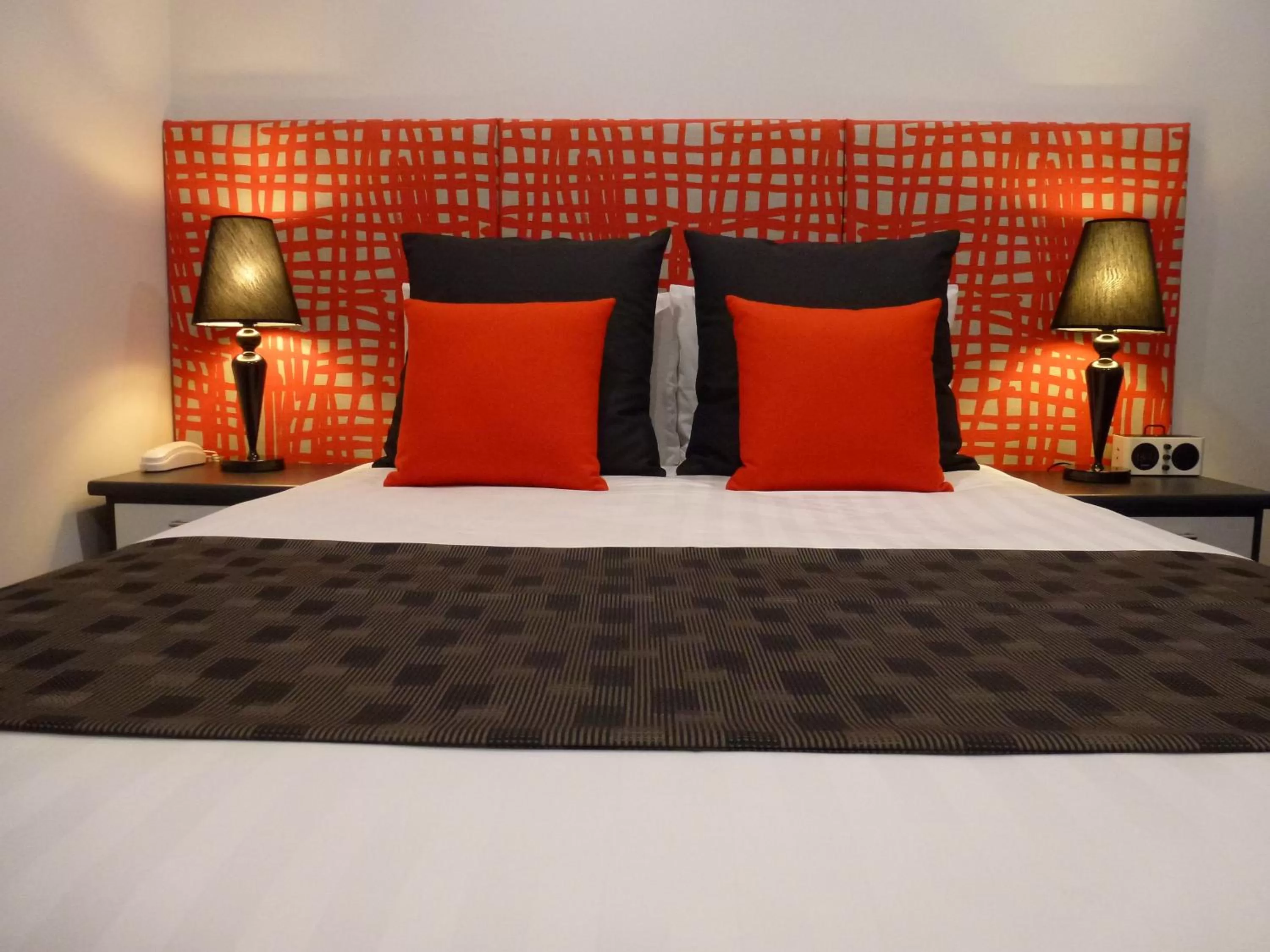 Bedroom, Bed in Tower Motor Inn