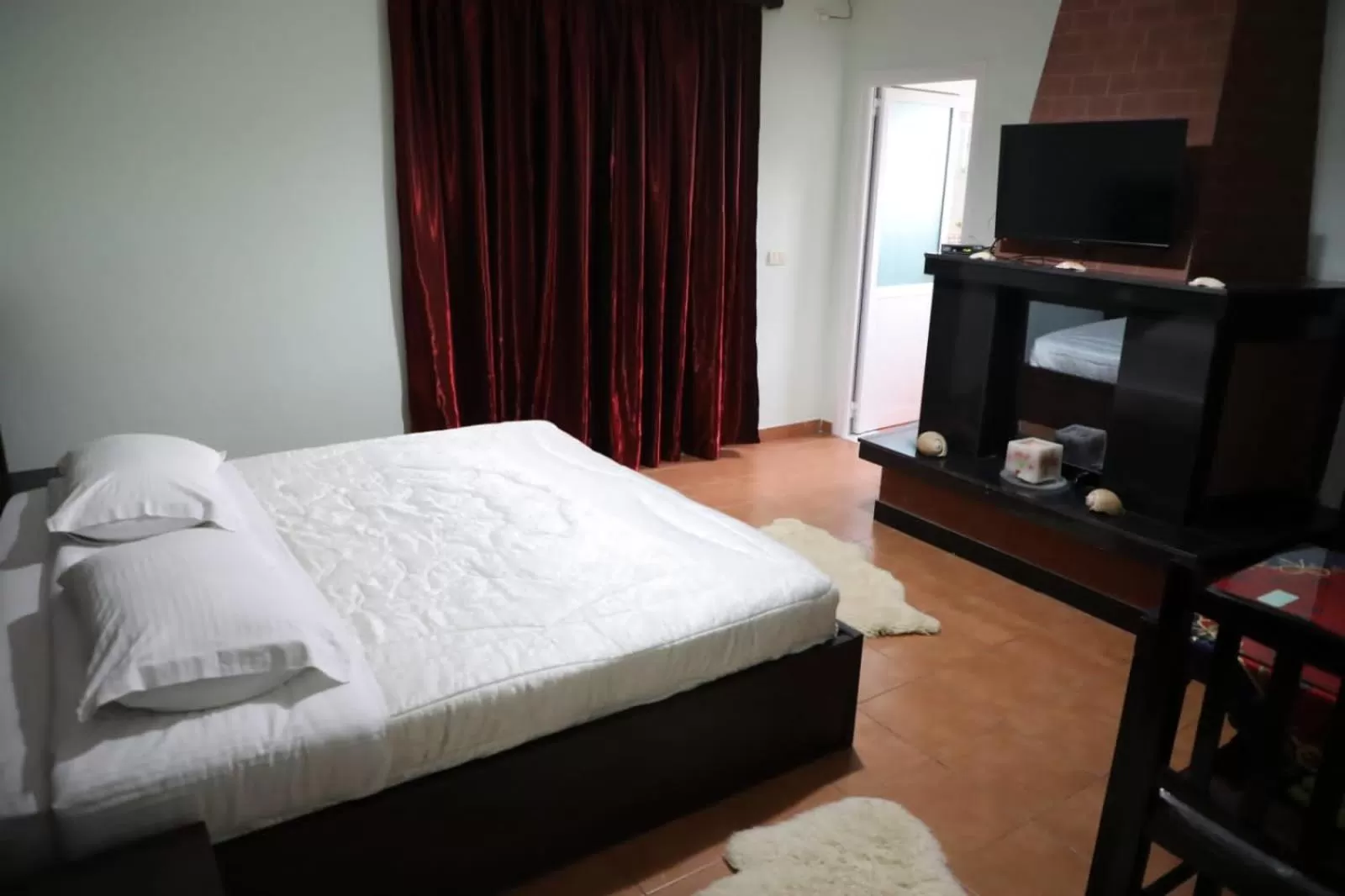 Communal lounge/ TV room, Bed in Guest House Simeone