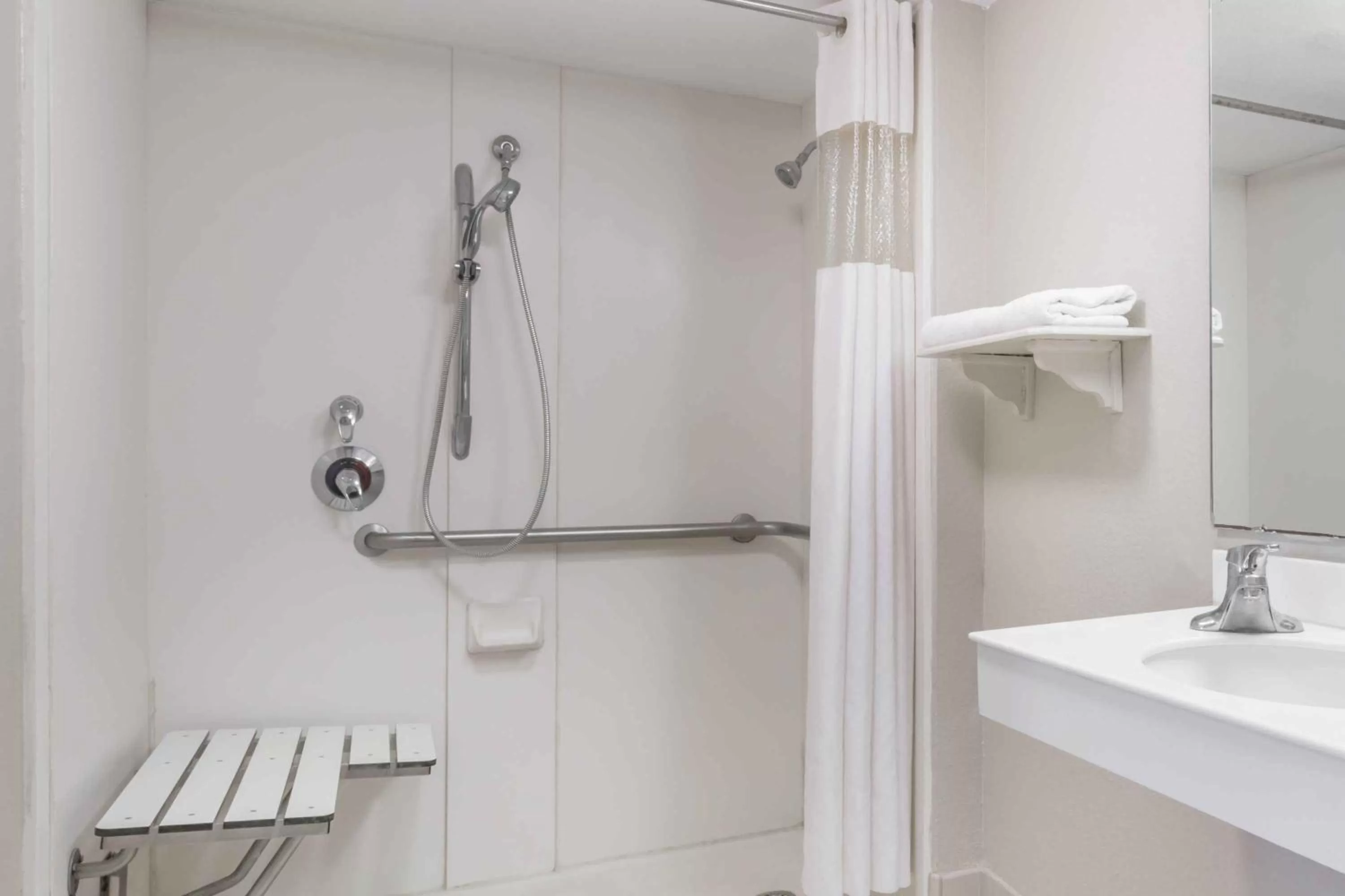 Shower in Casa Bella Inn & Suites Extended Stay