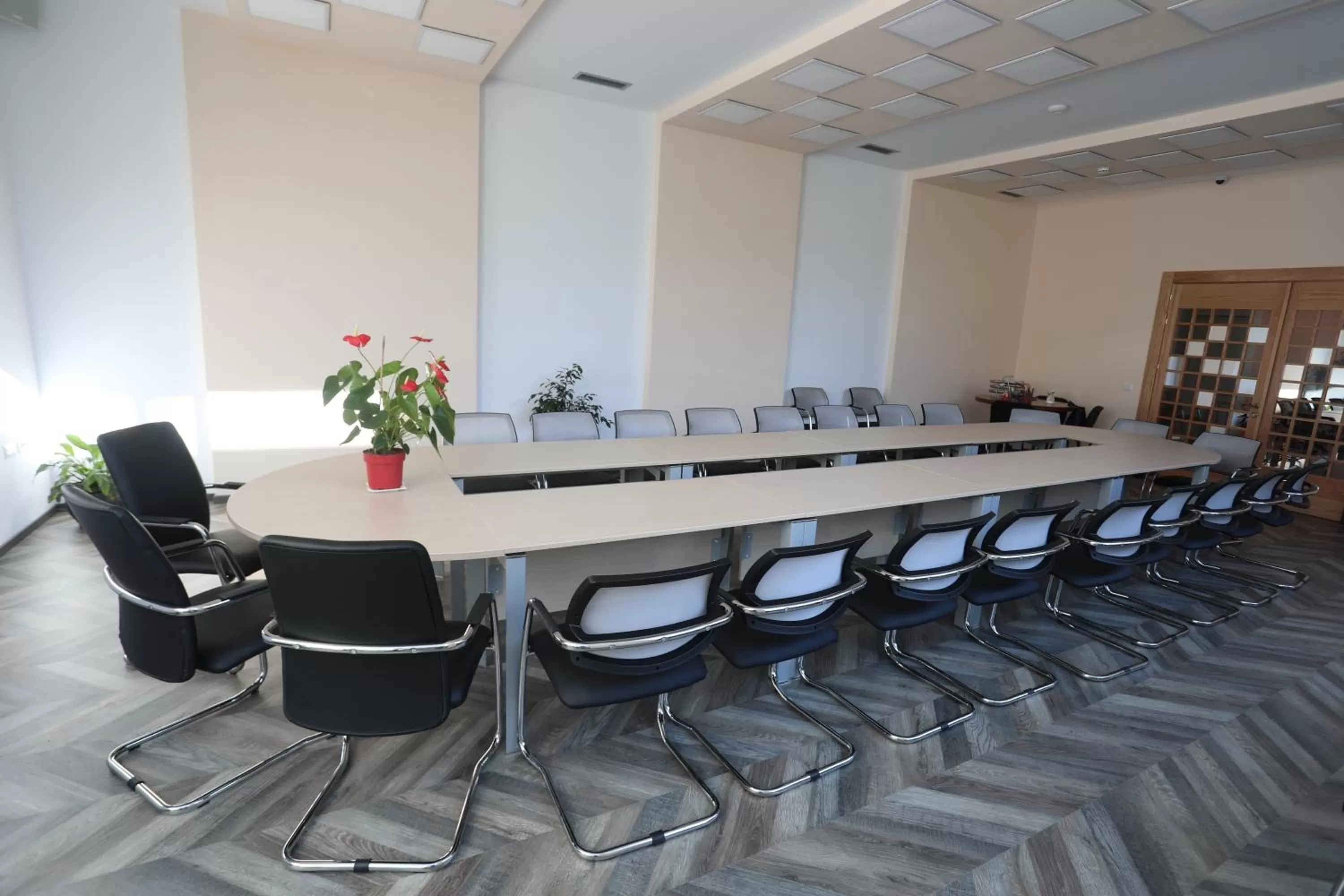 Business facilities in Elite