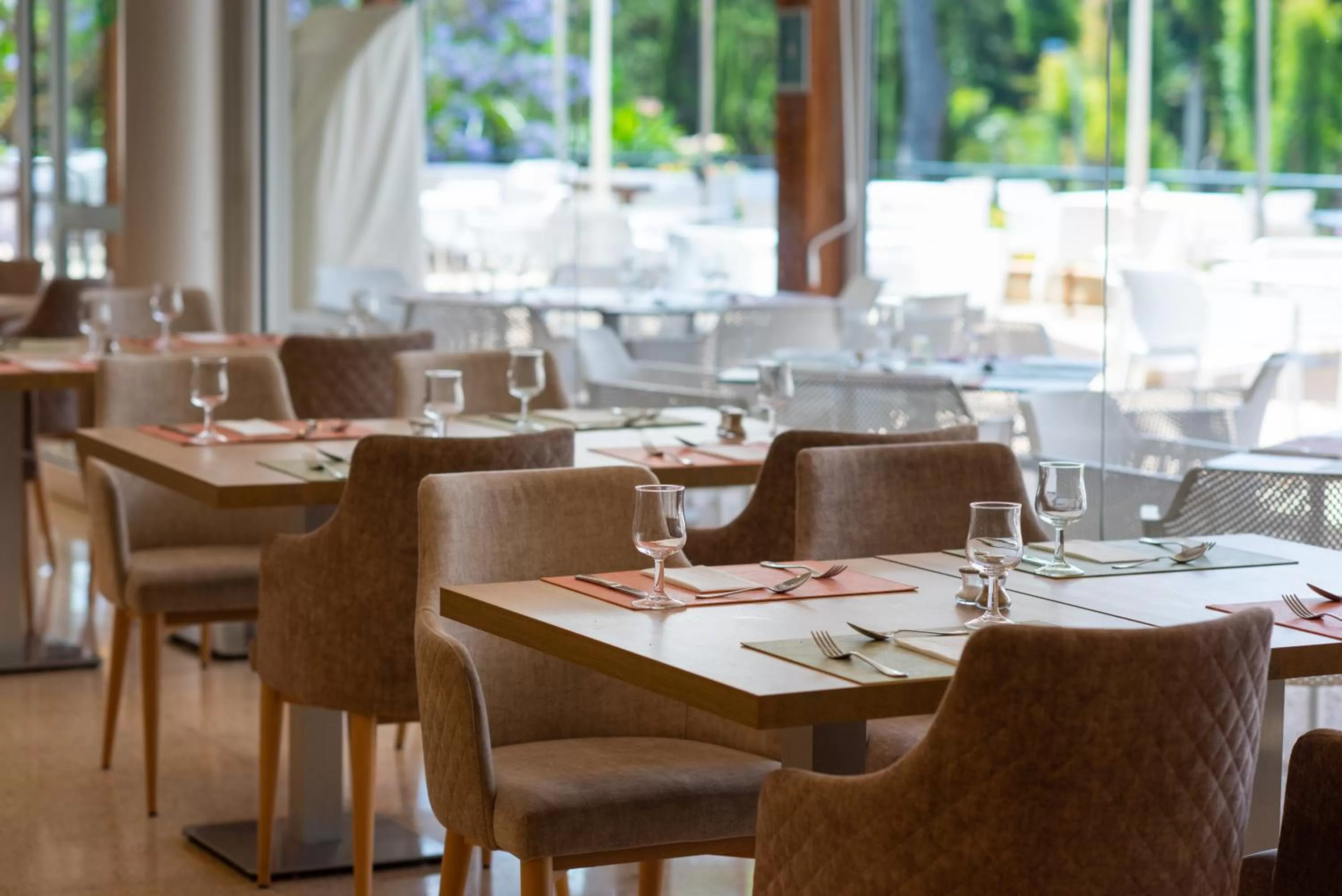 Restaurant/Places to Eat in Valentin Park Club