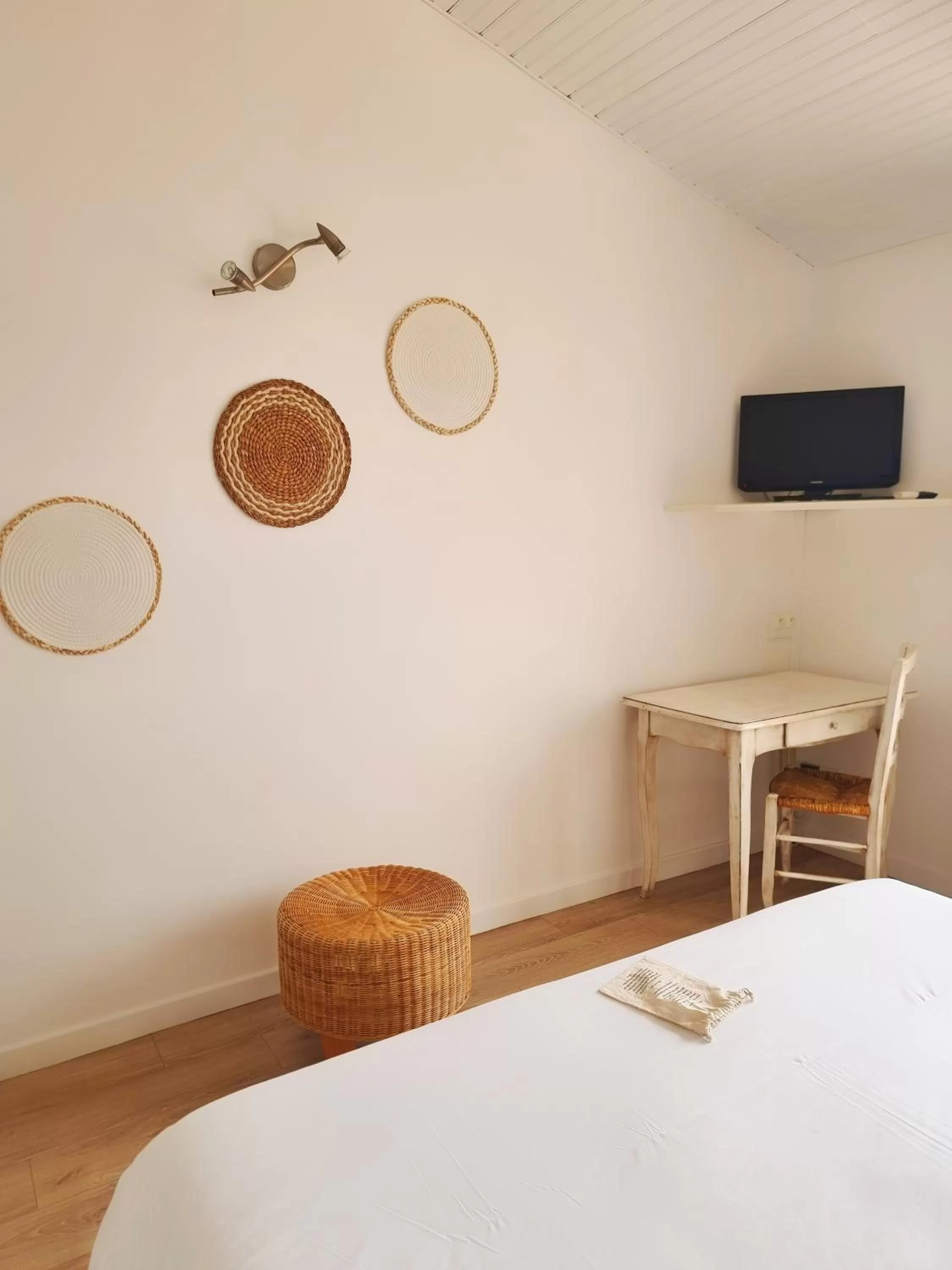 TV and multimedia, Bed in Castillon Des Baux