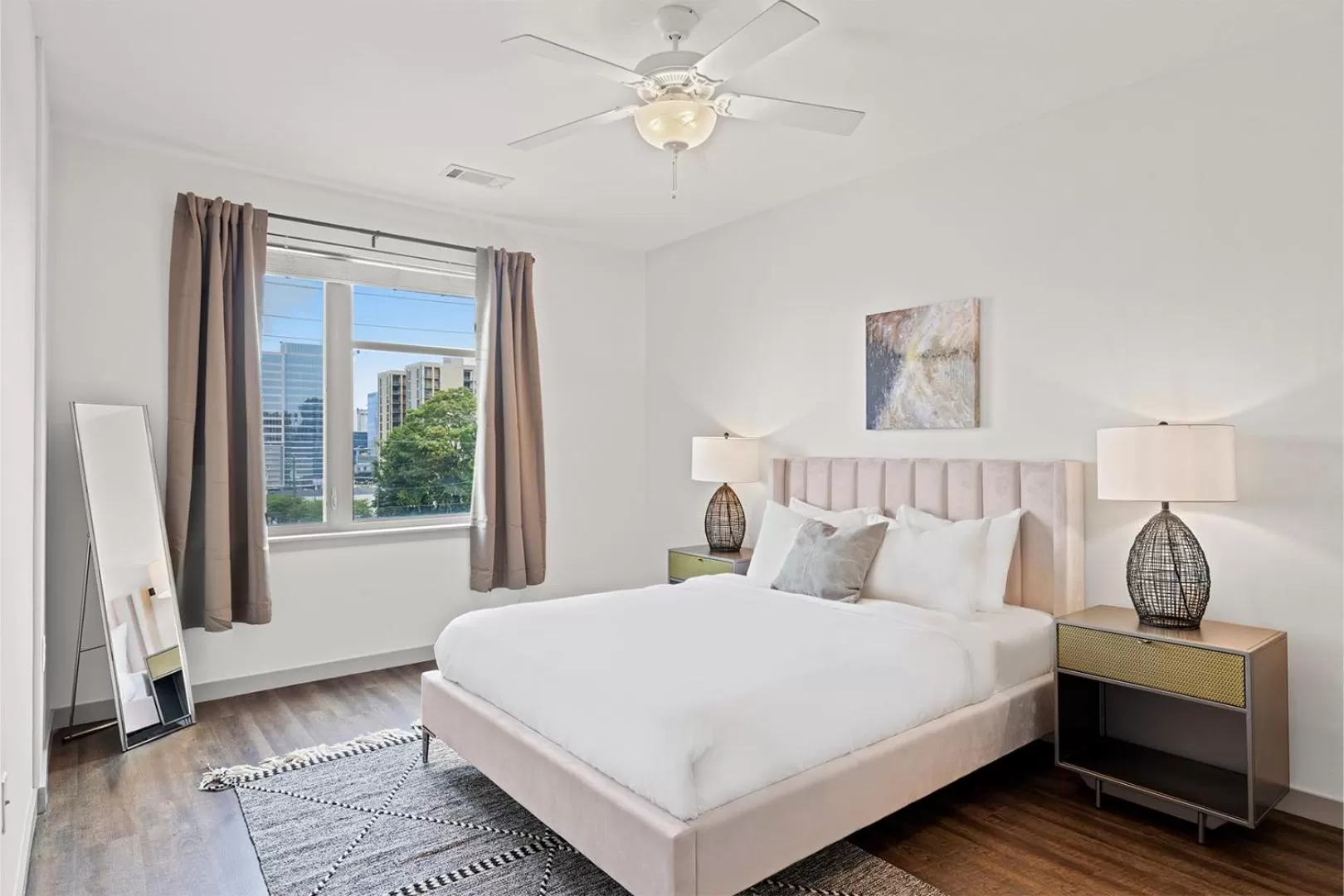 Bed in Placemakr Music Row - Vanderbilt