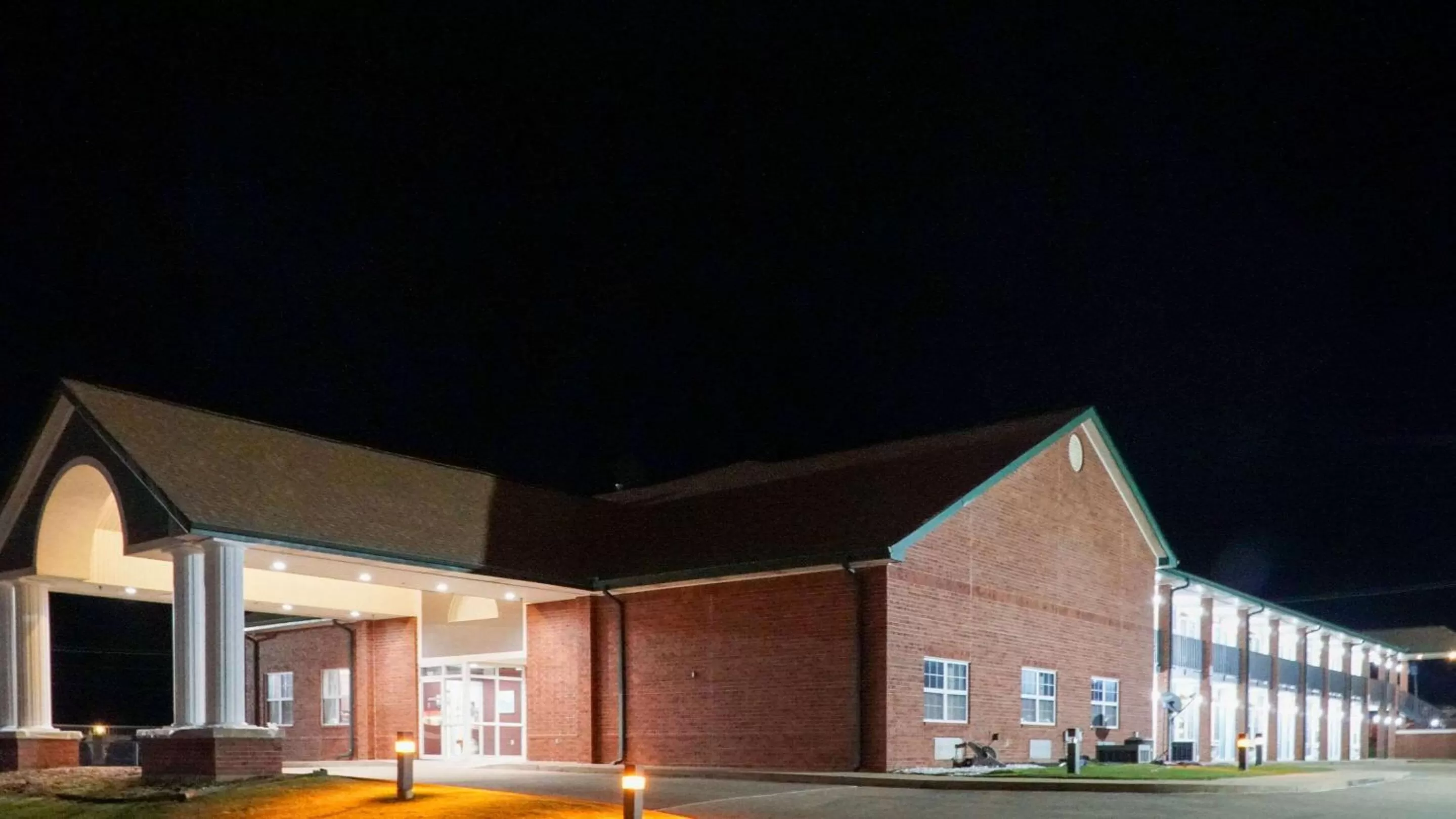 Property building in Rodeway Inn