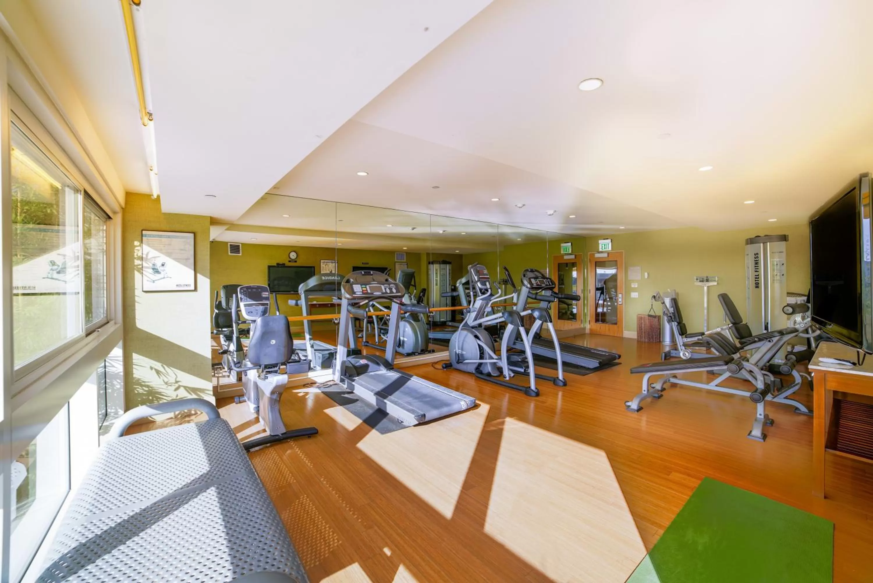Fitness centre/facilities in Miyako Hybrid Hotel Torrance
