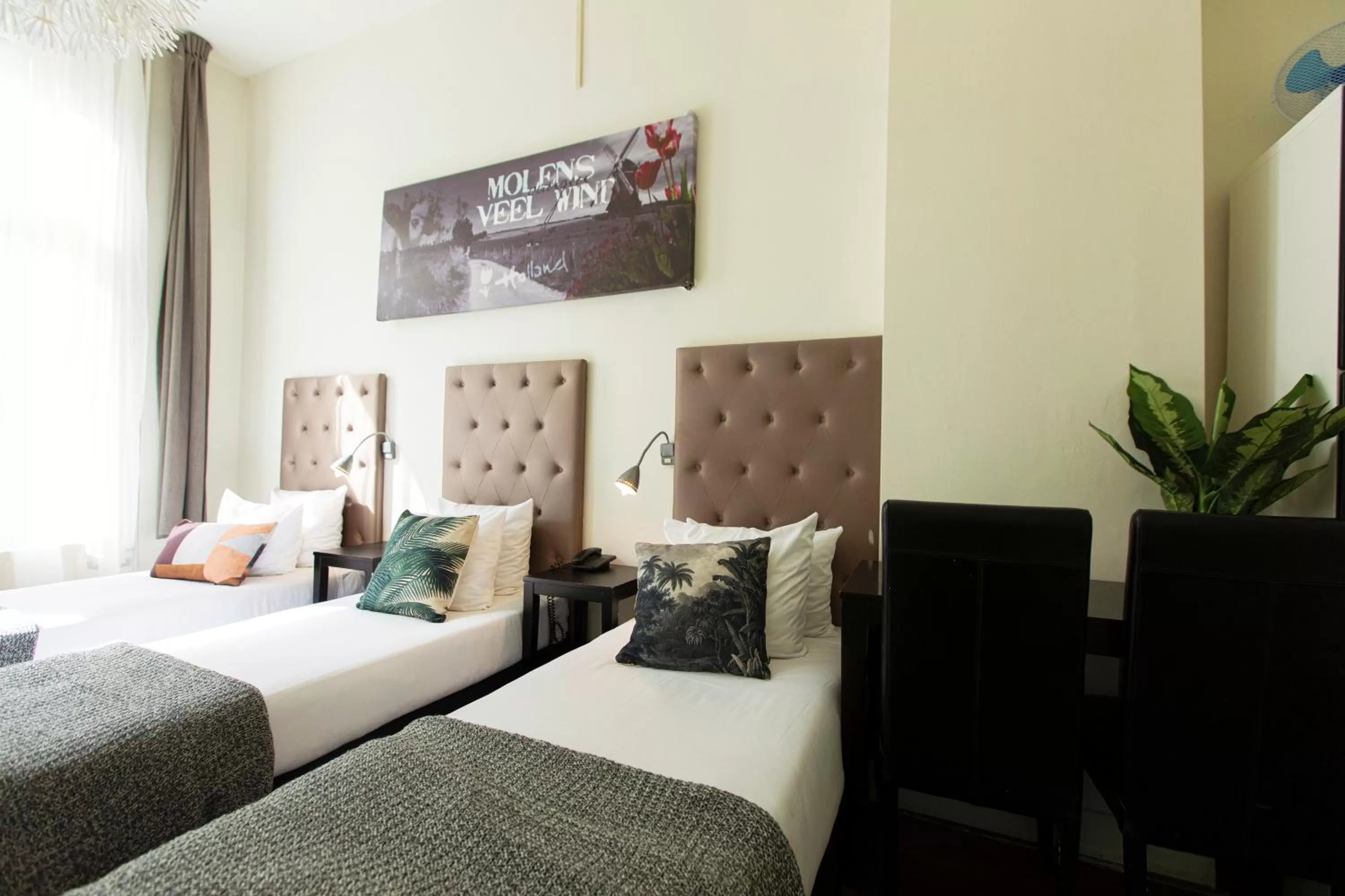 Bed in Quentin England Hotel