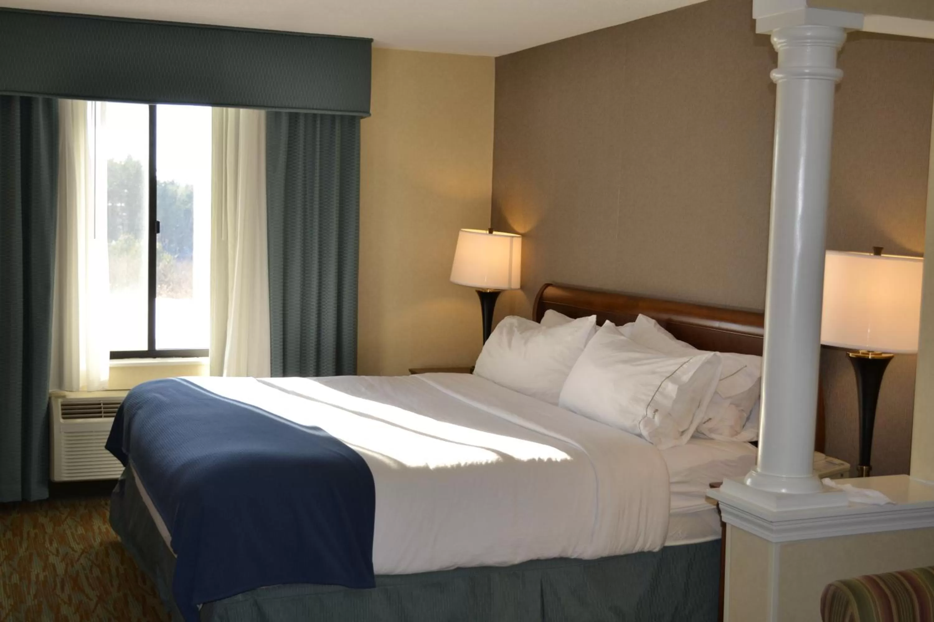 Bed in Holiday Inn Express Hotels Biddeford by IHG