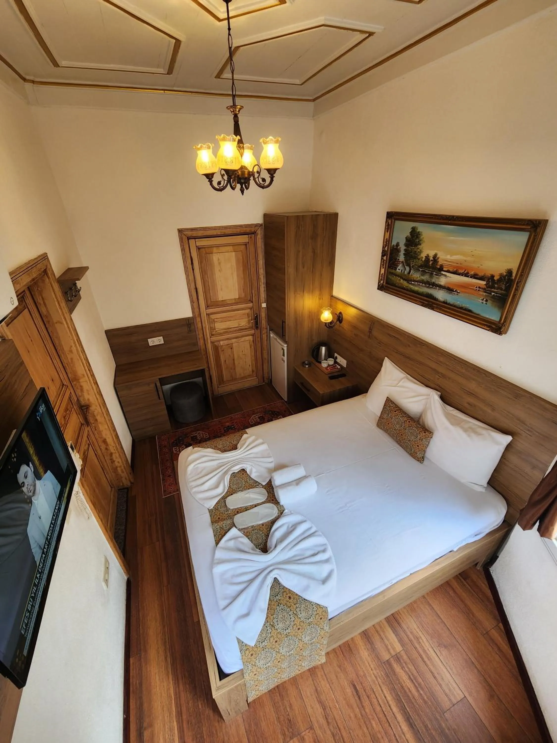 Photo of the whole room, Bed in Kadıköy White House