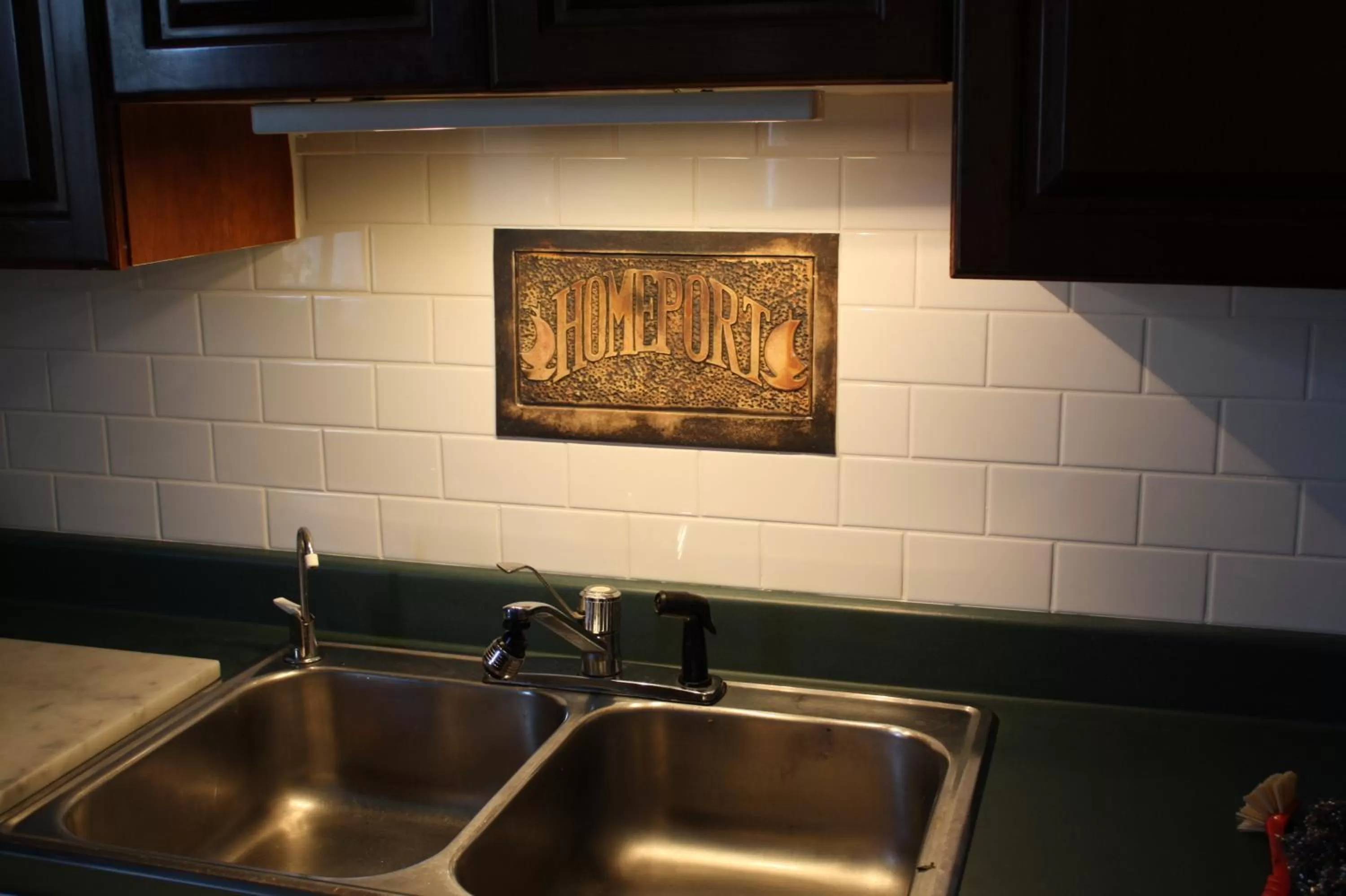 Property logo or sign, Kitchen/Kitchenette in Homeport Historic B&B