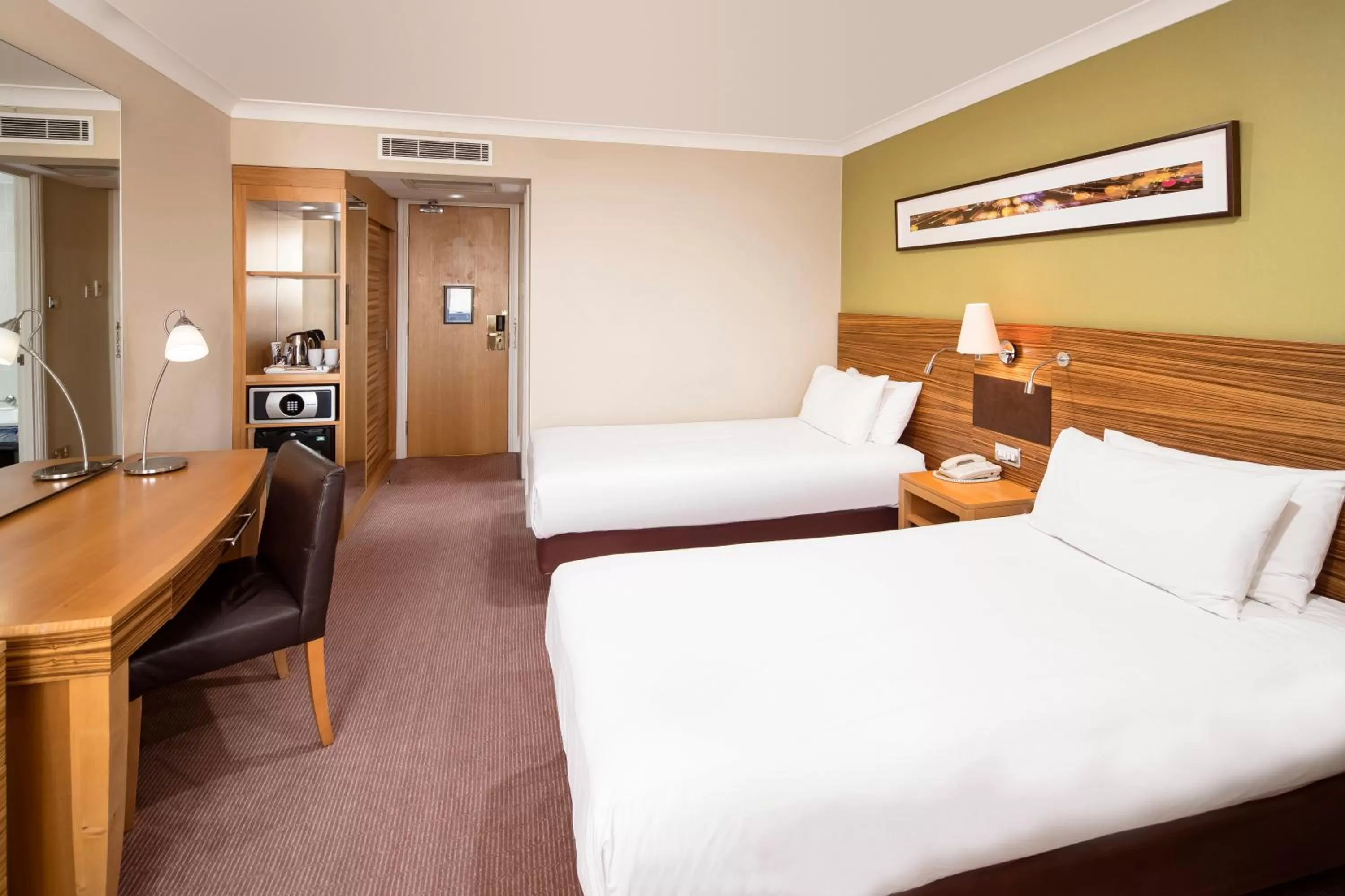 Photo of the whole room, Bed in Crowne Plaza Chester by IHG