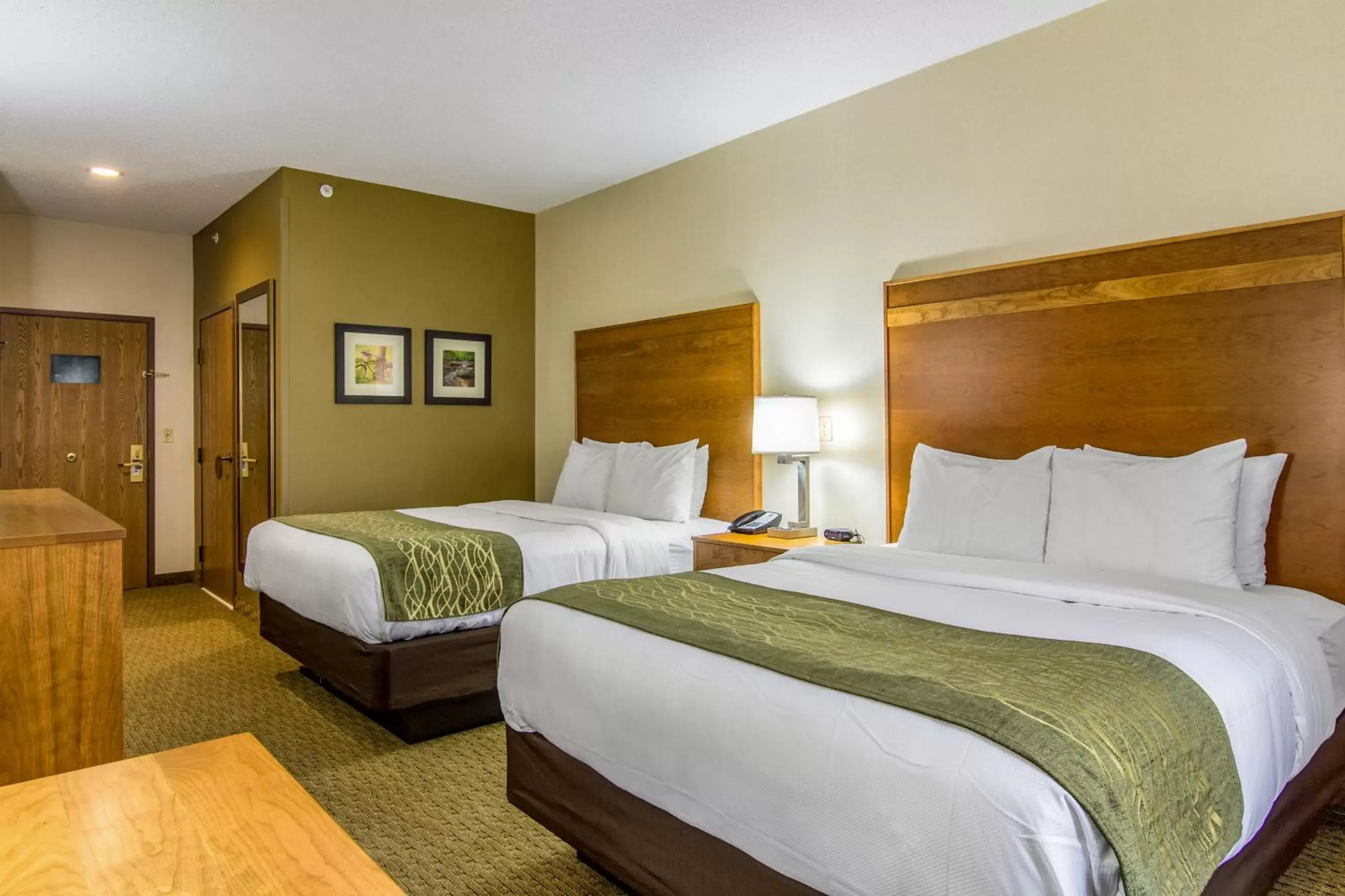 Queen Room with Two Queen Beds - Pet Friendly/Ground floor in Comfort Inn Millersburg Queen Room with Two Queen Beds - Pet Friendly/Ground floor in Comfort Inn Millersburg