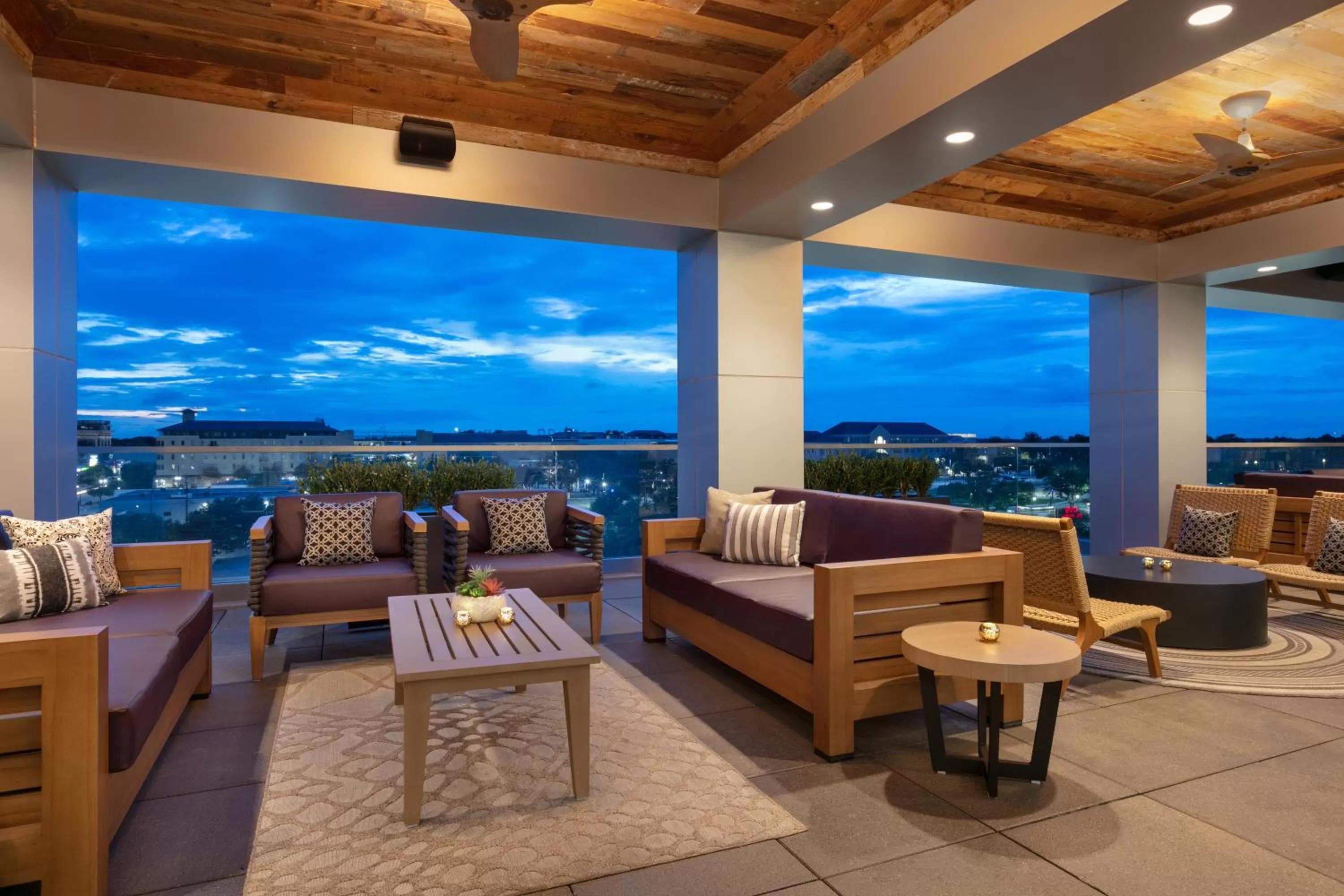 Lounge or bar in Hyatt Place Fort Worth/TCU