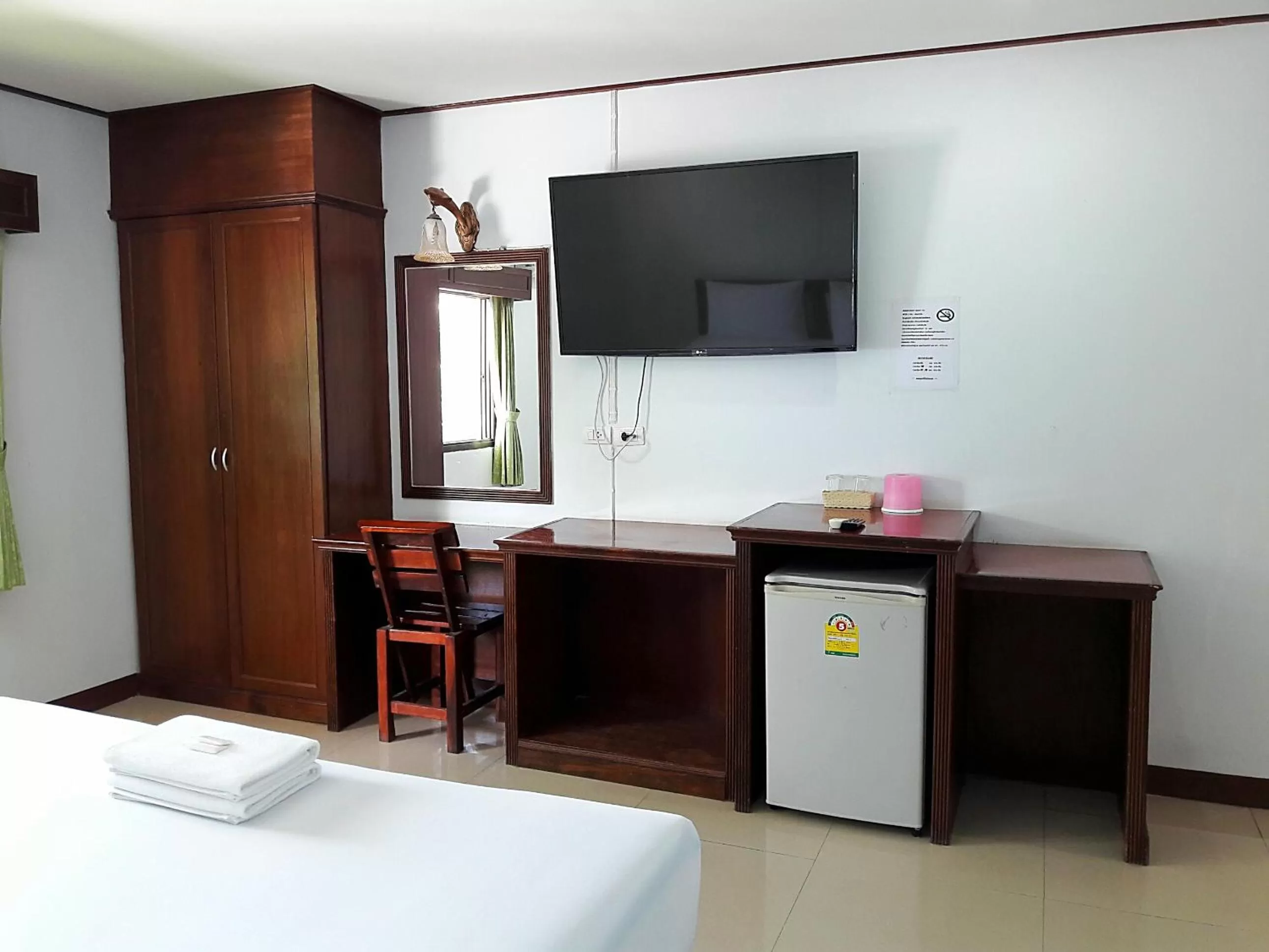 Bedroom, Bed in โรงแรมฟ้าพราวฝน Fah Proud Fon Hotel