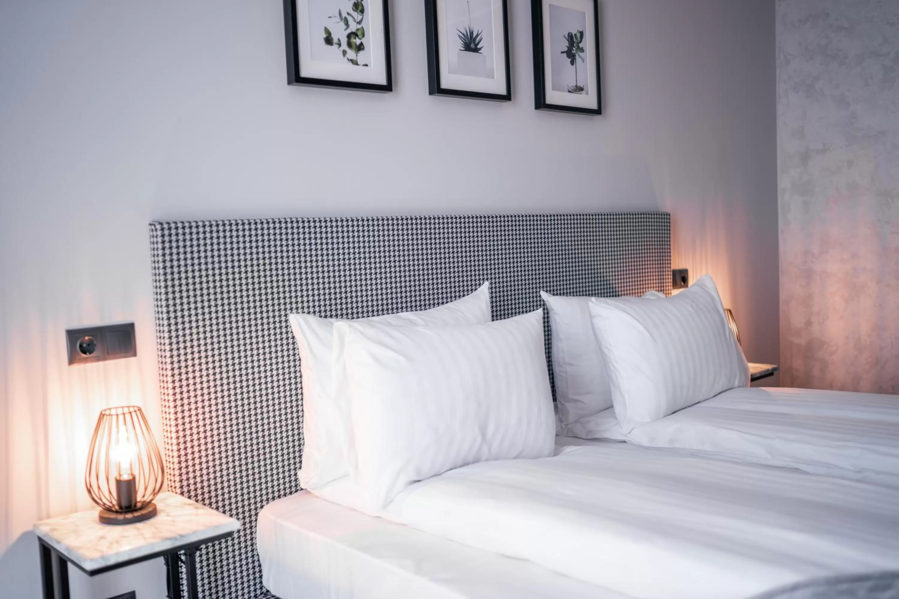 Bed in Hermanns Hotel & Spa Sibiu