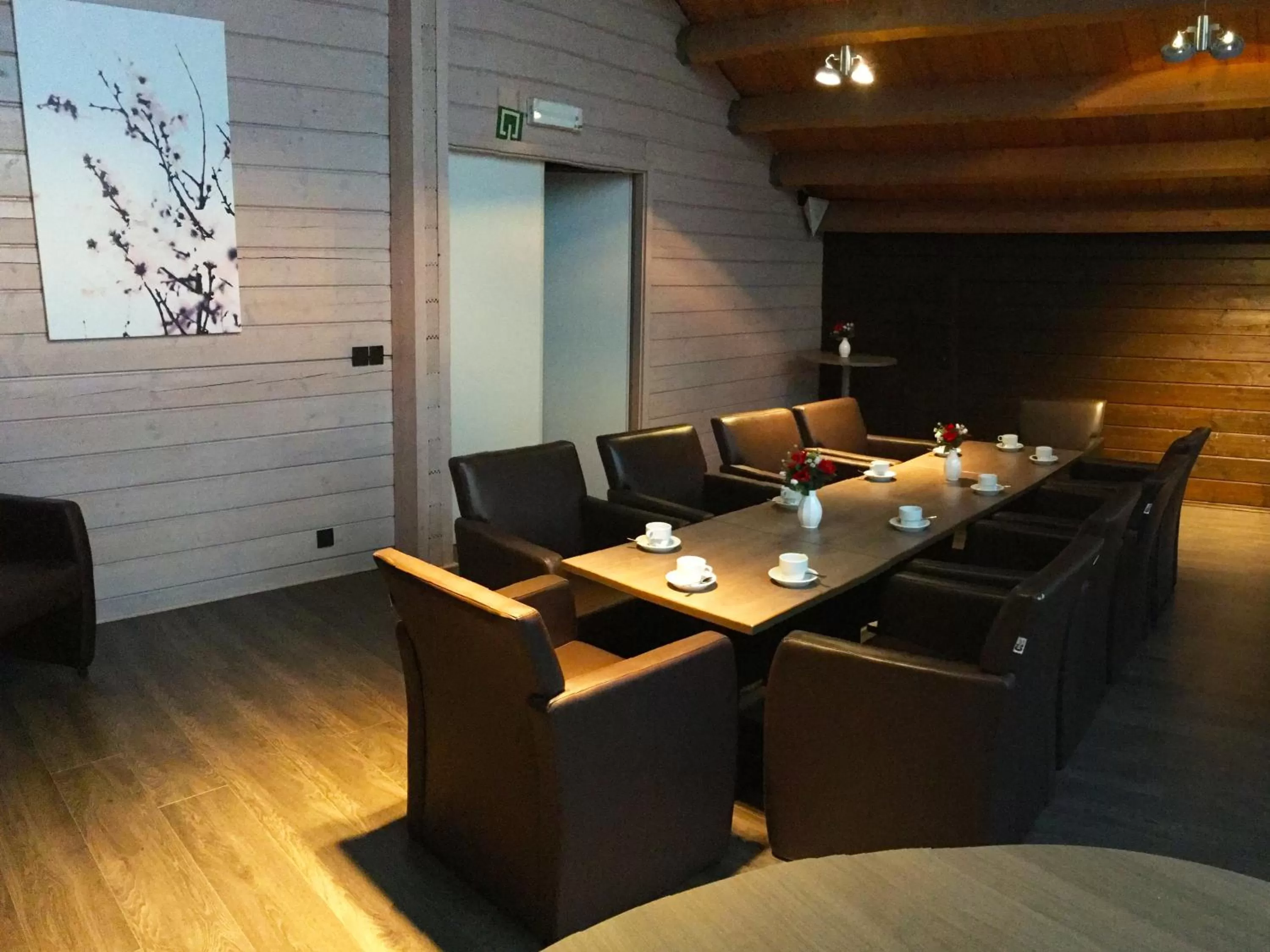 Meeting/conference room in Flanders Lodge Hotel